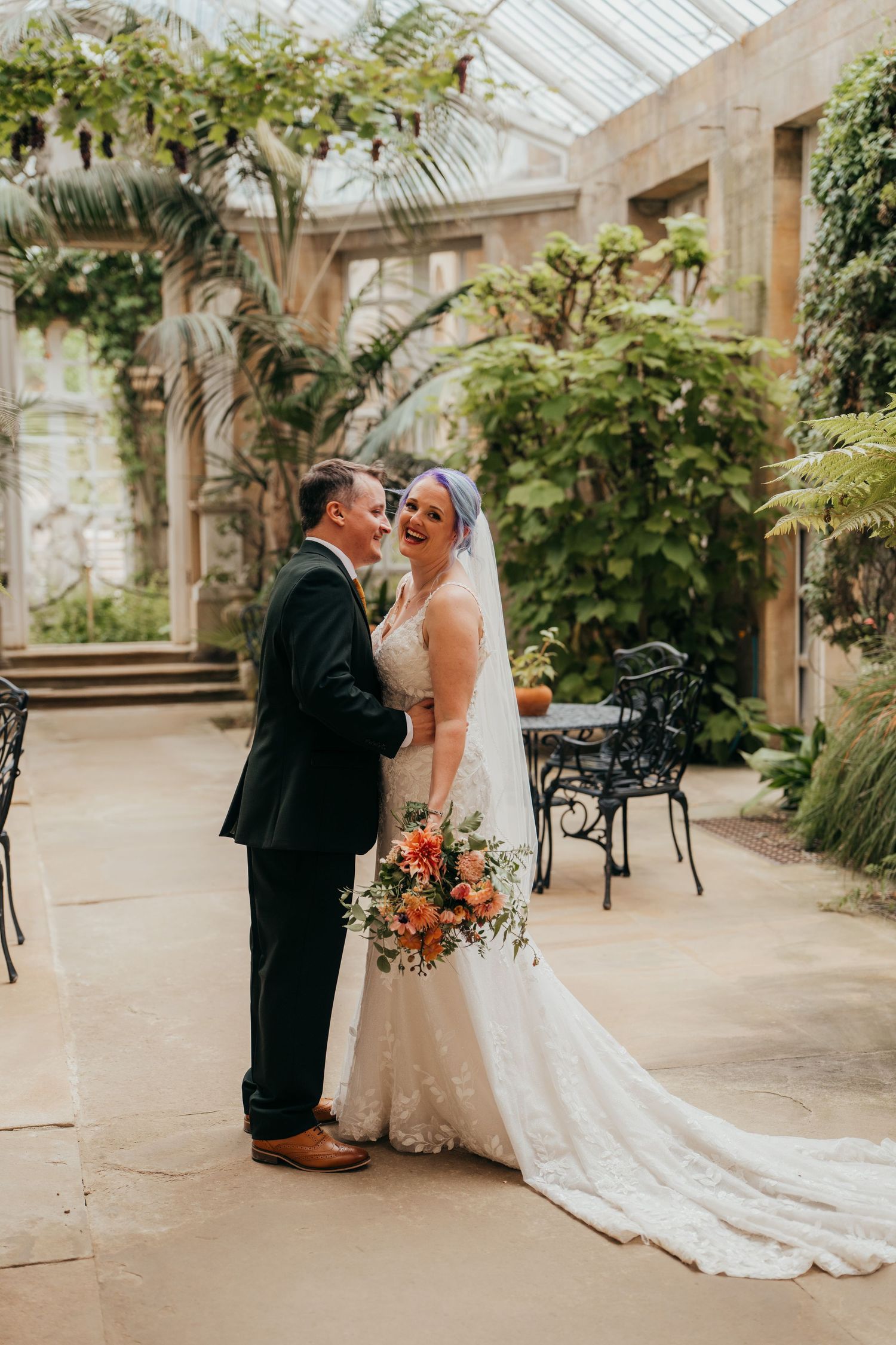 Harlaxton Manor wedding photographer. Harlaxton Manor wedding photographer. Halaxton Manor wedding.