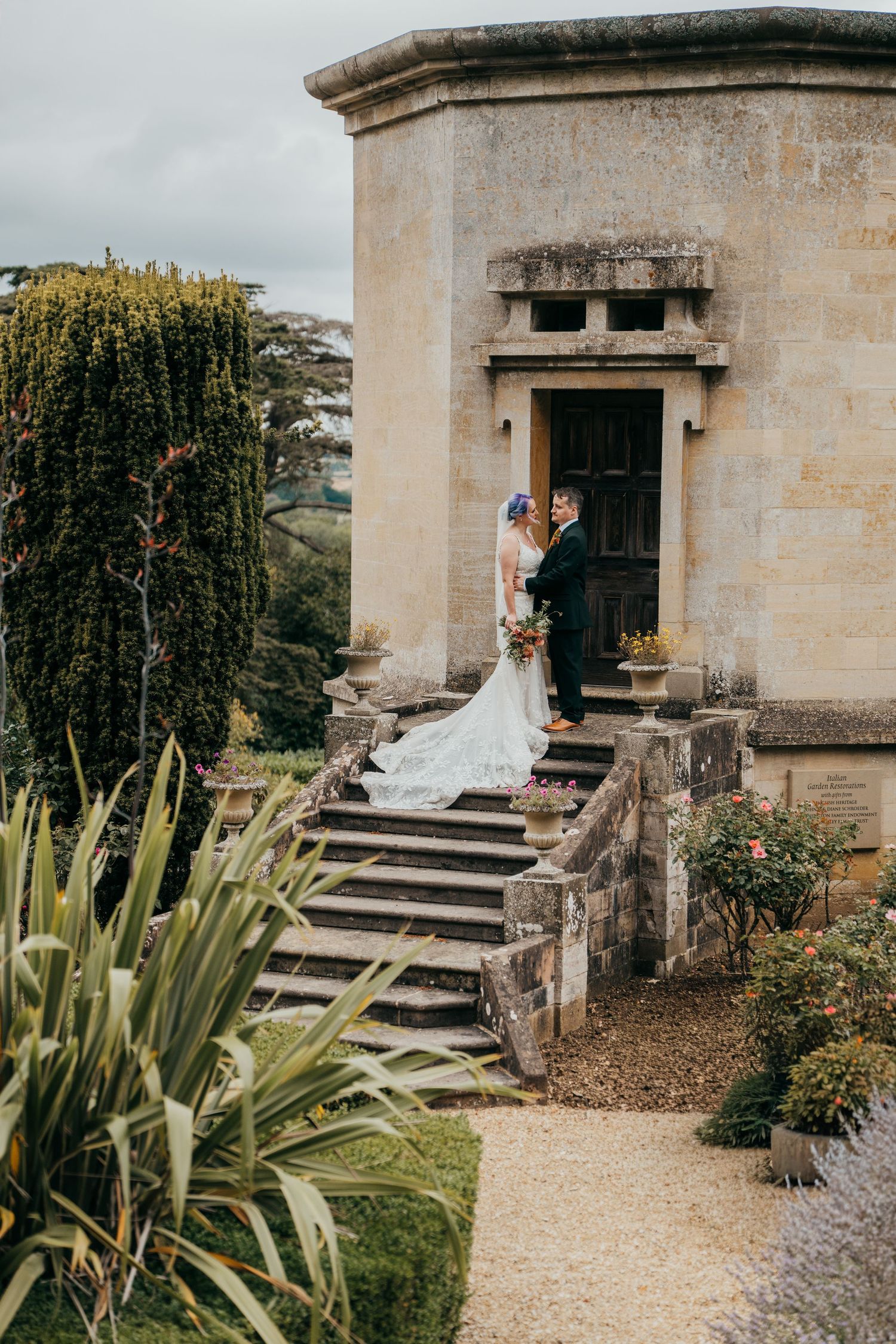 Harlaxton Manor wedding photographer. Harlaxton Manor wedding photographer. Halaxton Manor wedding.
