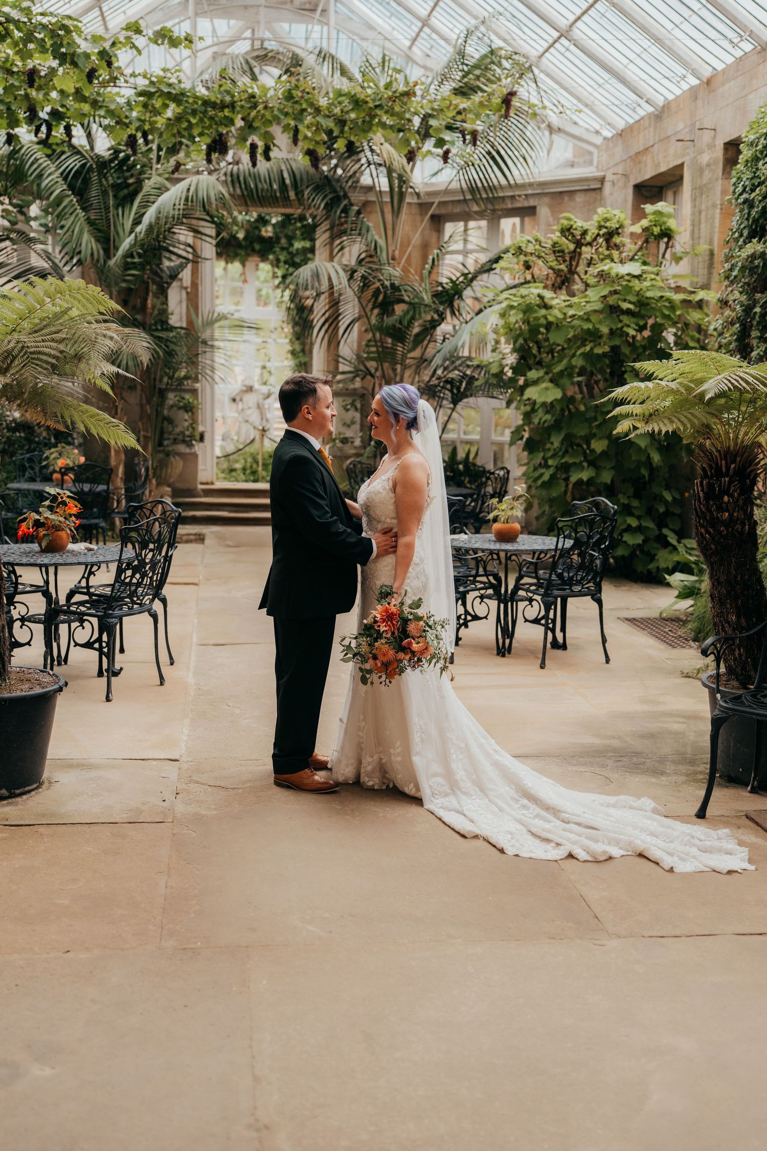 Harlaxton Manor wedding photographer. Harlaxton Manor wedding photographer. Halaxton Manor wedding.