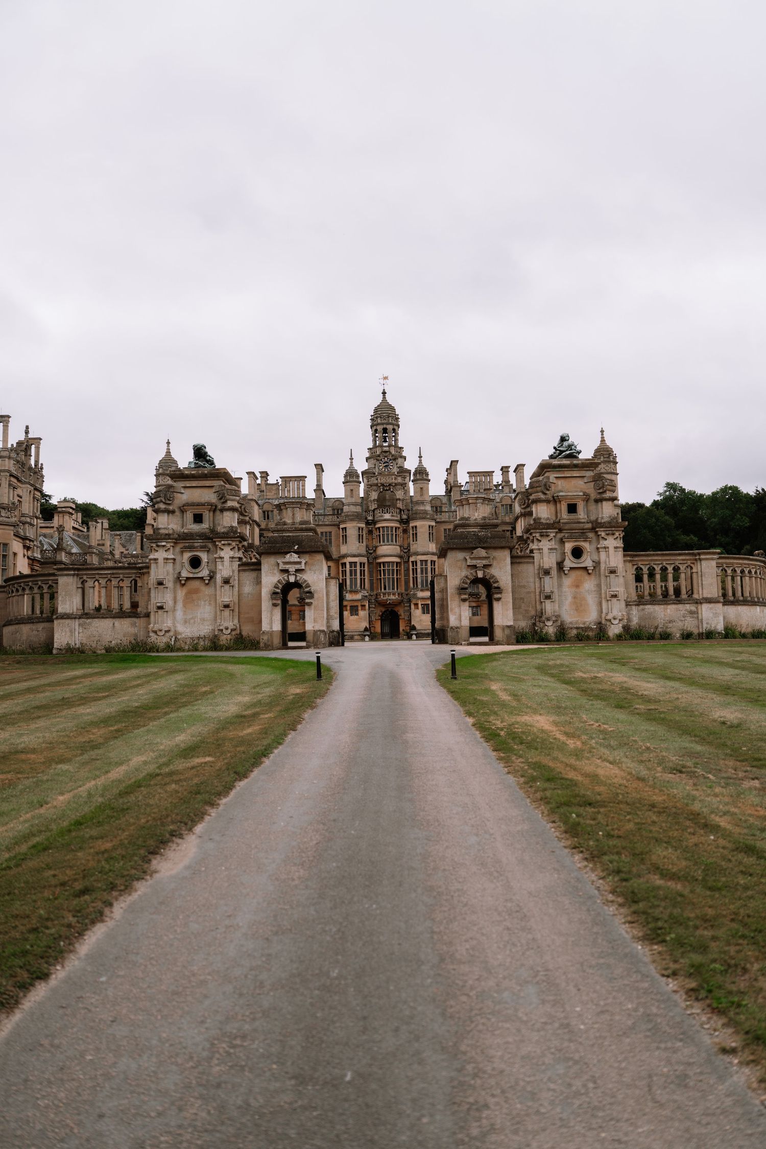 Harlaxton Manor wedding photographer. Harlaxton Manor wedding photographer. Halaxton Manor wedding.