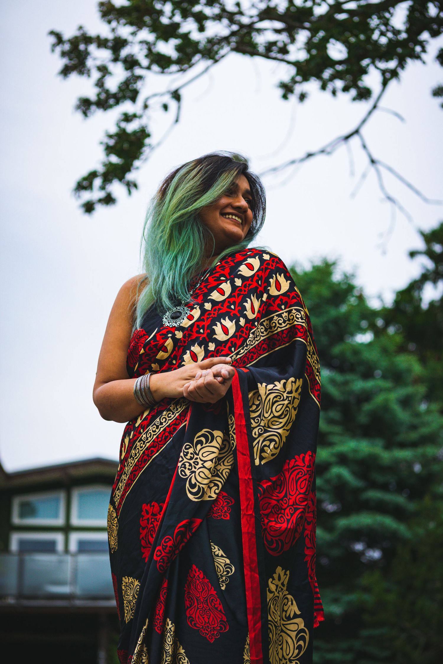 Modern Indian look in red sari with traditional jewelry