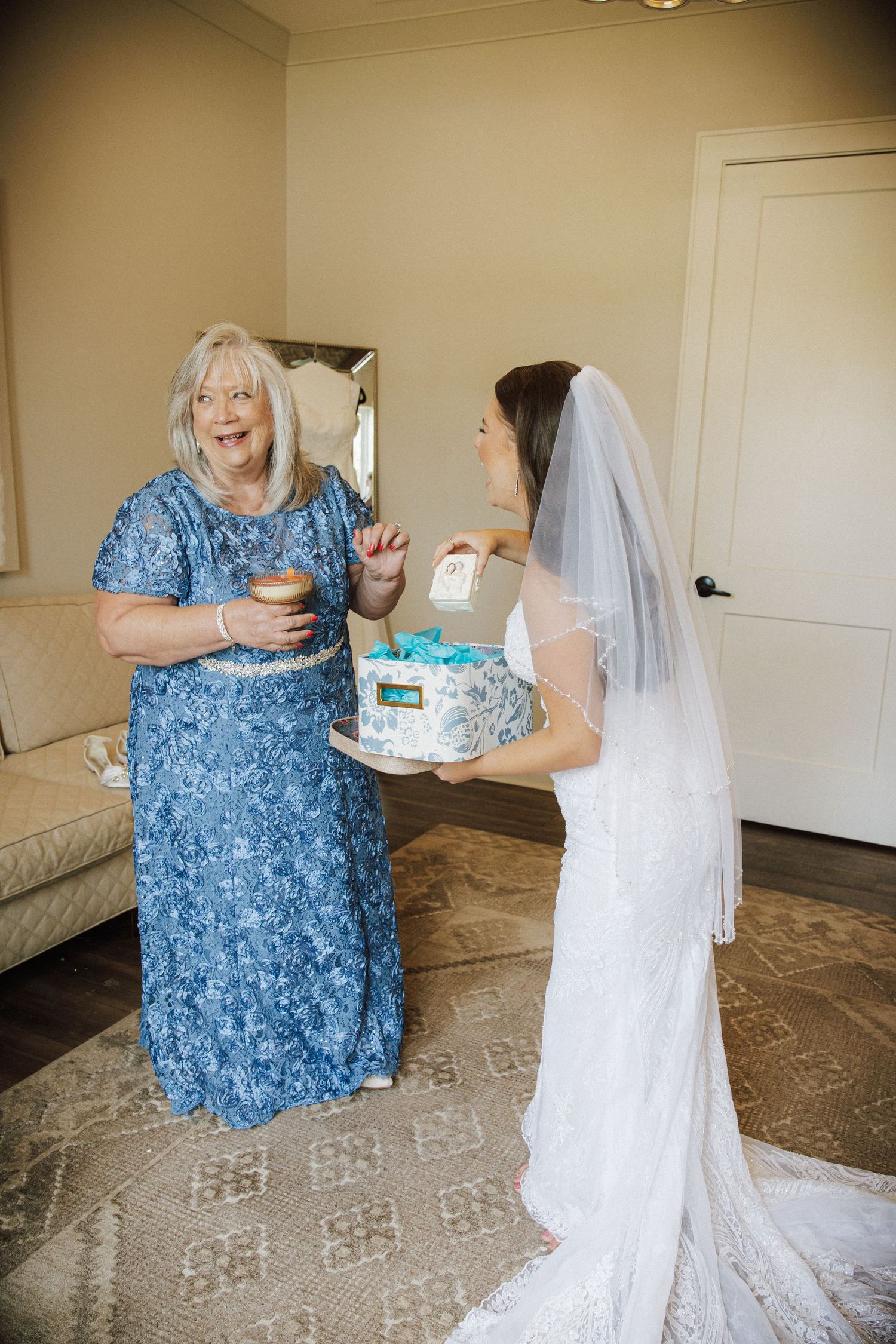 Emotional wedding ceremony in Chicago photographed by Sam Burm Photo
