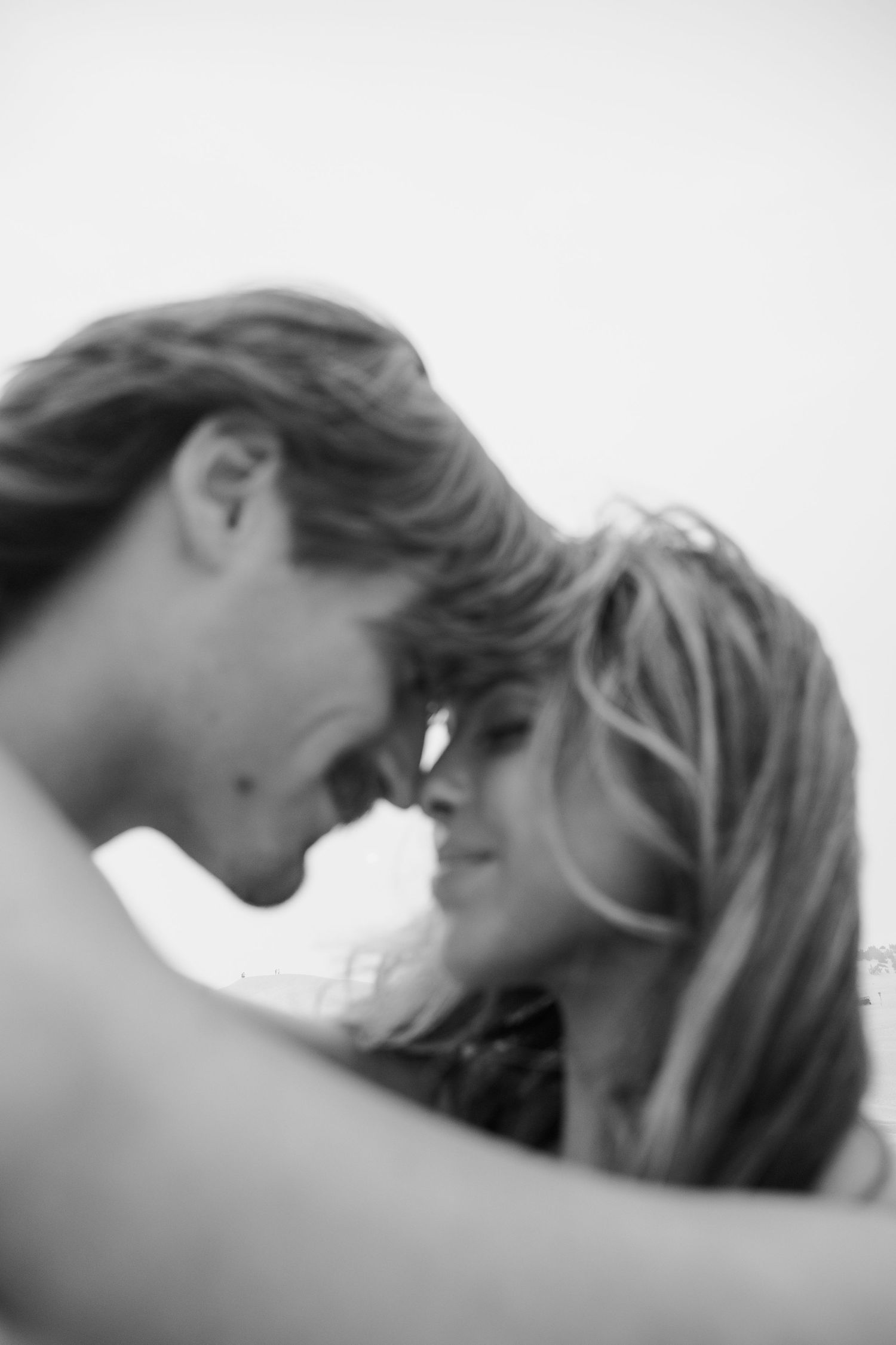 Romantic couples session in Chicago photographed by Sam Burm Photo