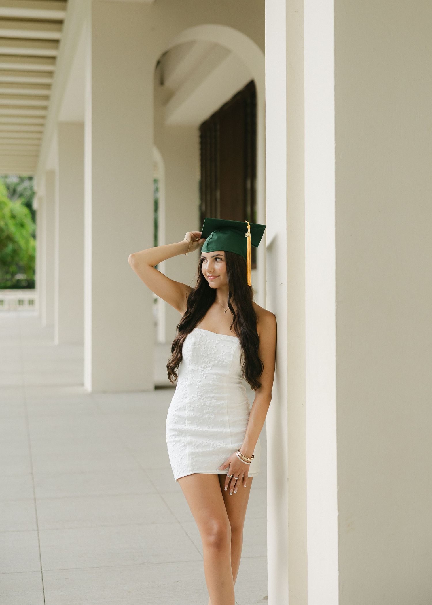 Graduation photos at University of Hawaiʻi at Mānoa near Hawaii Hall – UH senior portraits, group and individual campus photography.