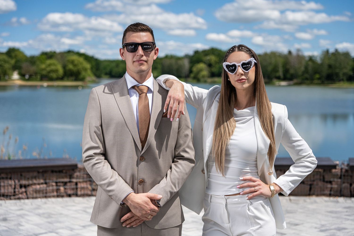Páros fotózásnál nem mindig a romantika számít, néha bolondozni is kell.