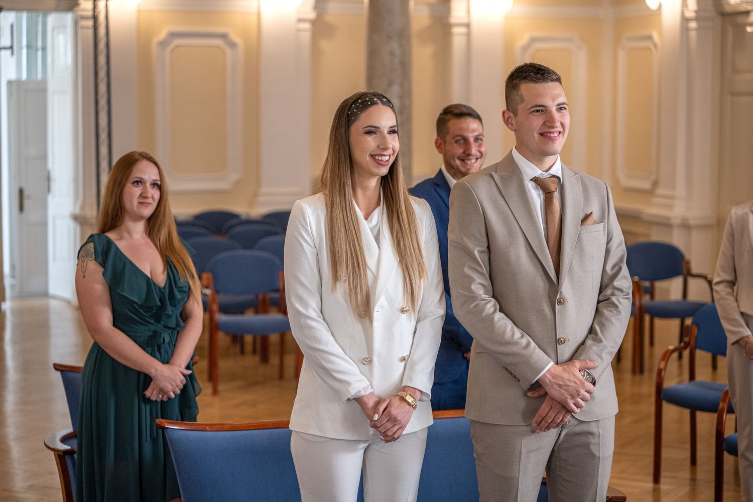Az esküvői szertartásokon nem csak sírni lehet a meghatottságtól, egy egy mosoly is kiül az arcotokra.