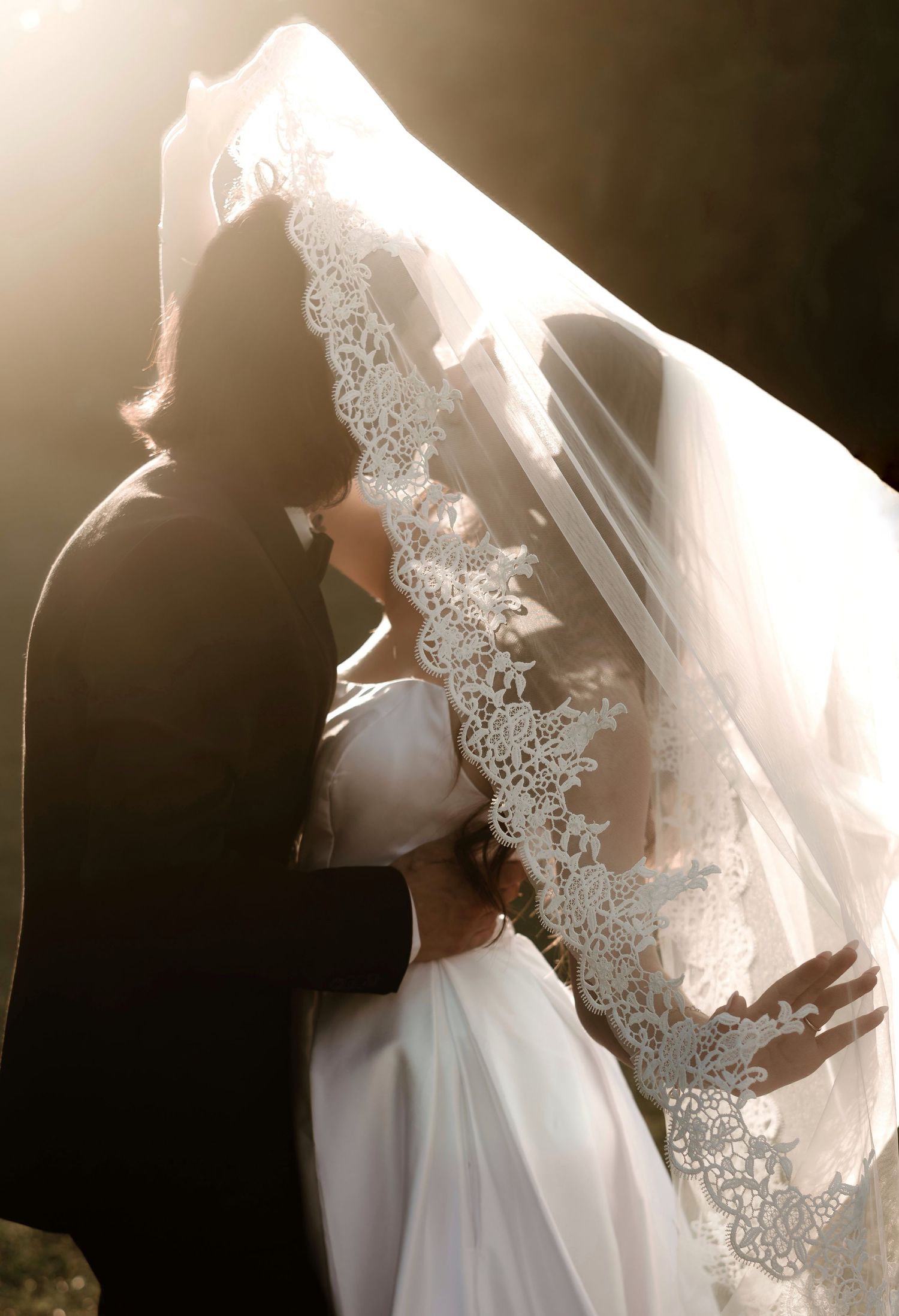 Golden hour photo of bride and groom in Tampa Florida.