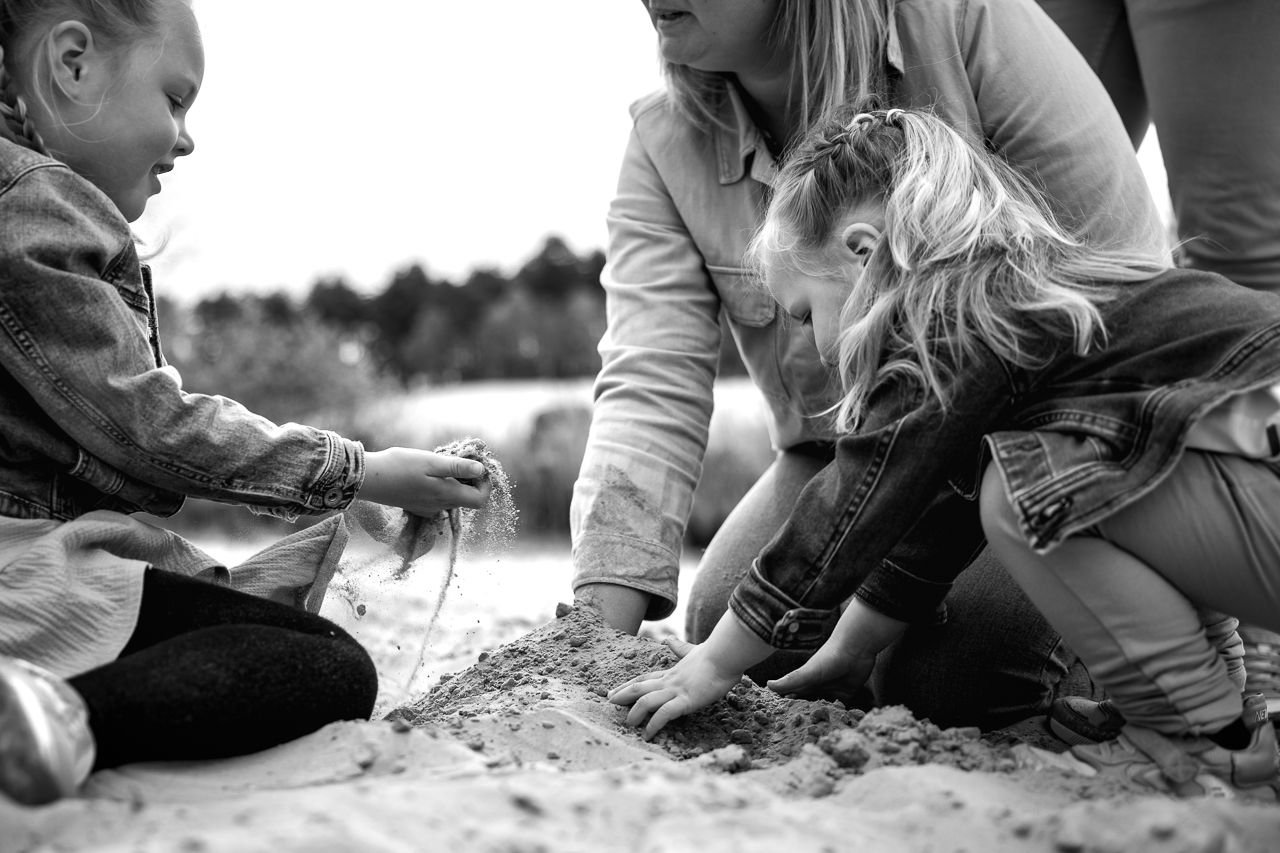 Ontspannen fotoshoot buiten strand Bergen op Zoom