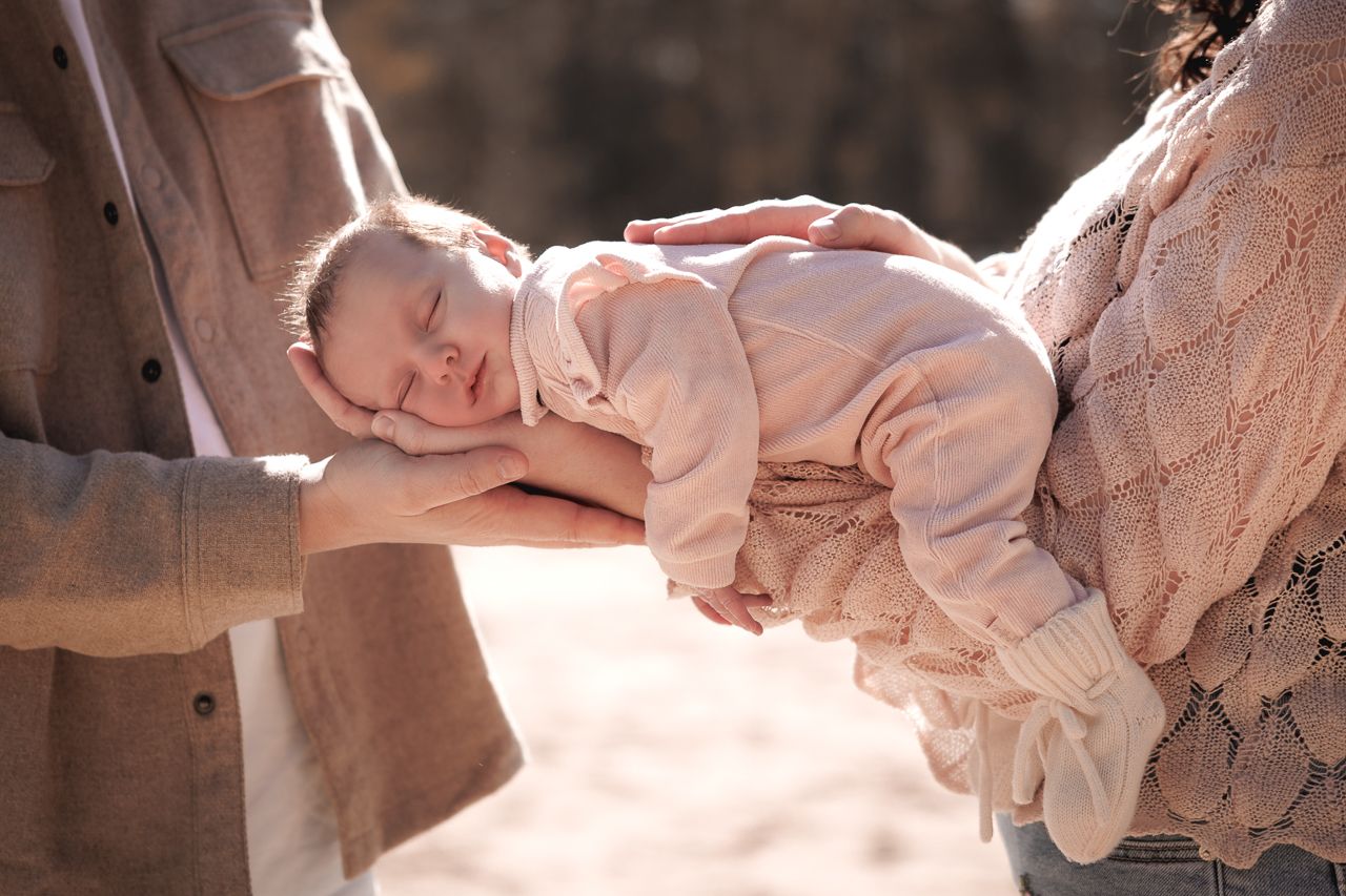 Lifestyle newbornfotoshoot fijnaart