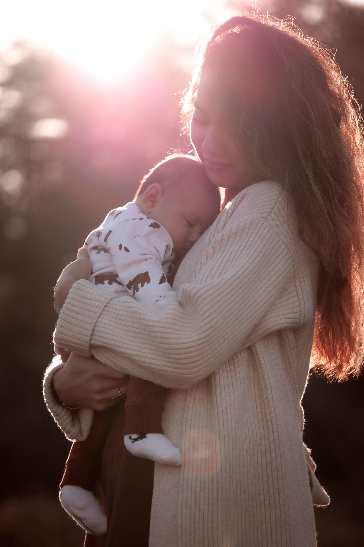 newborn baby buiten locatie in de natuur door Fotos van Jess