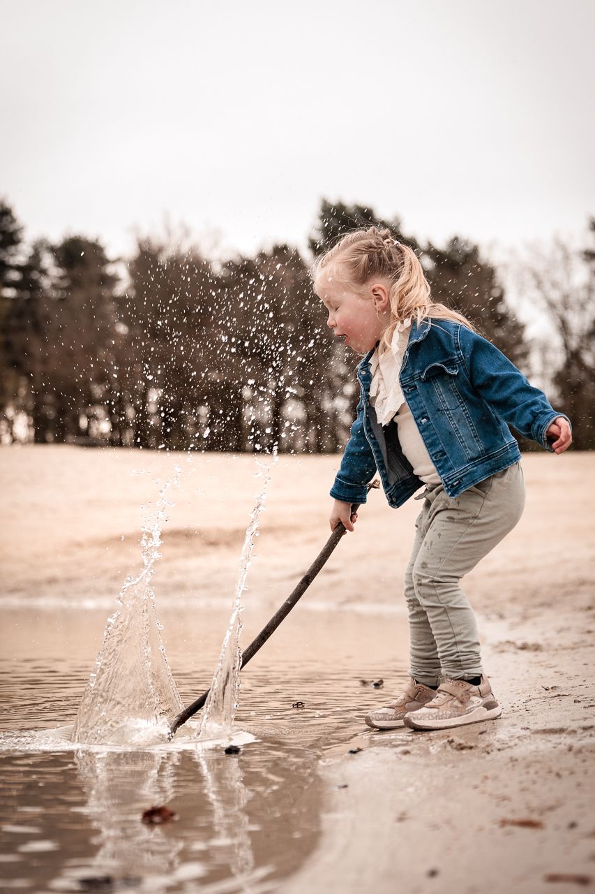 Speelse, spontane gezinsfotoshoot bij de Bergse Heide
