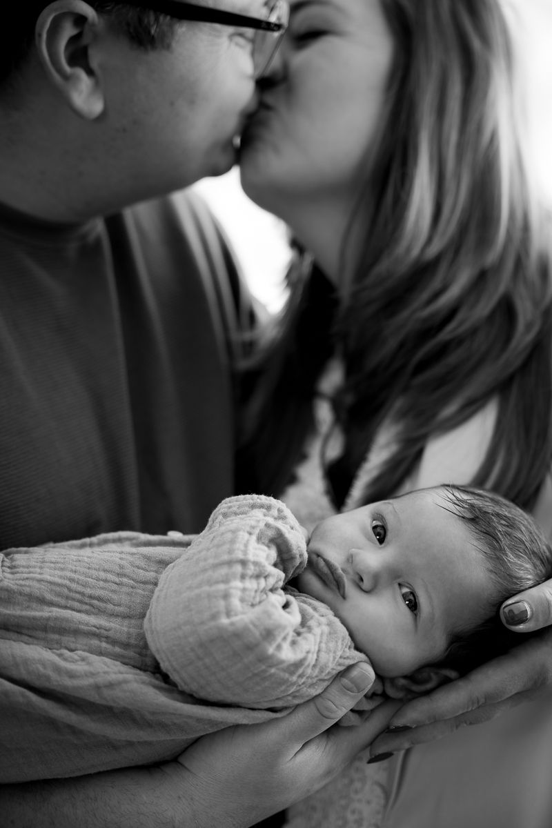 newborn fotoshoot in eigen huis Bergen op Zoom Newbornfotograaf Fijnaart West-Brabant