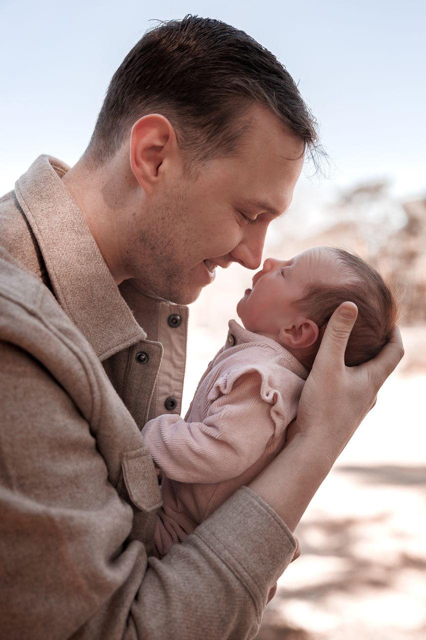 Newbornfoto's op buitenlocatie in Bergen op Zoom