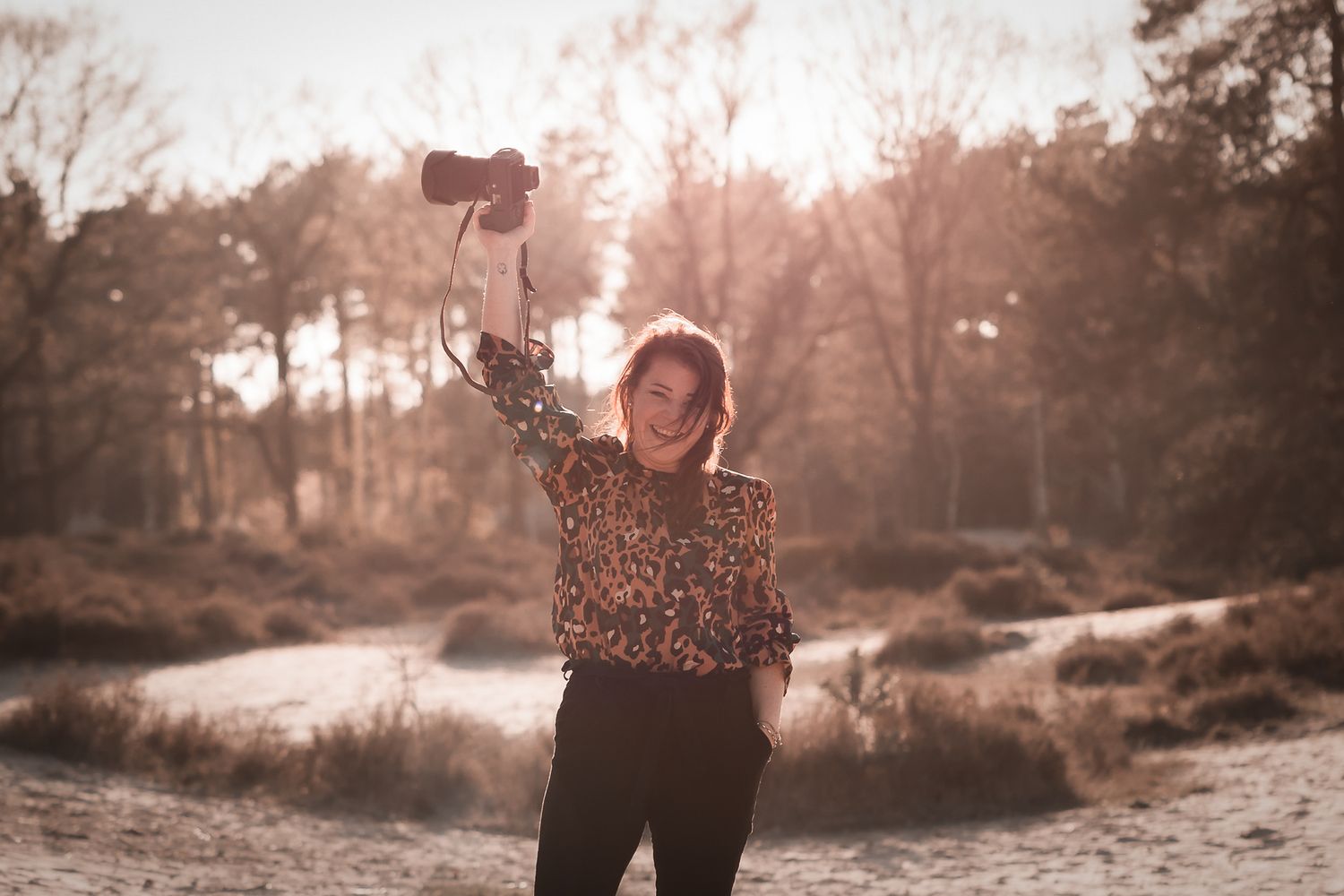 Fotos van Jess, fotograaf in West-Brabant voor spontane, intieme zwangerschapsfotoshoots, motherhoodfotoshoots en gezinsfotoshoots
