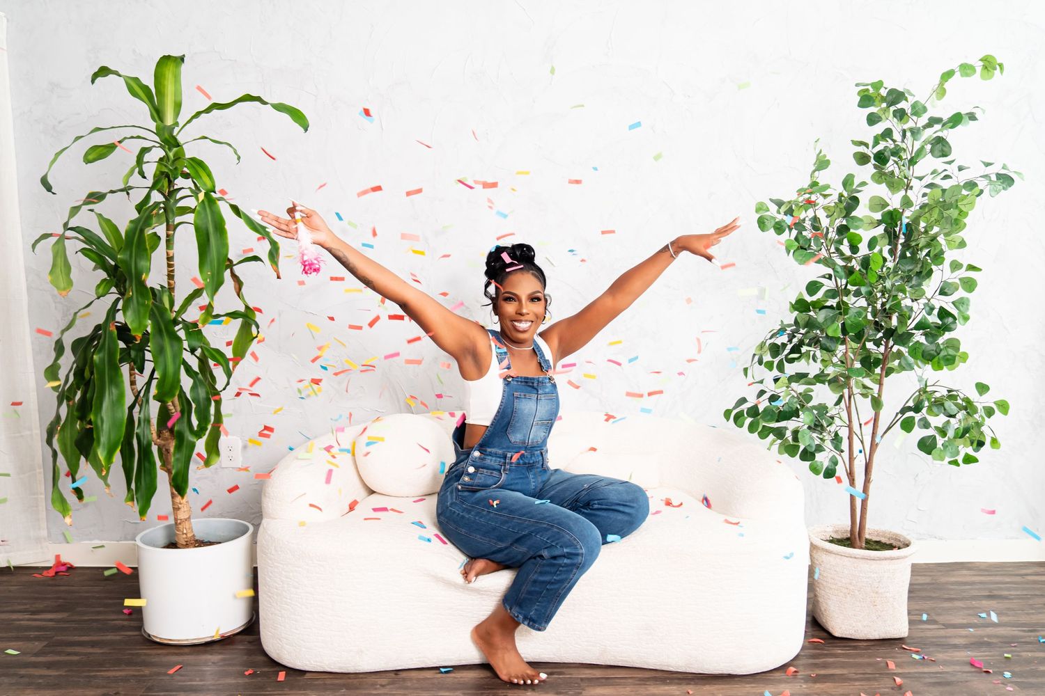 Joyful lifestyle photos with indoor plants and white furniture.