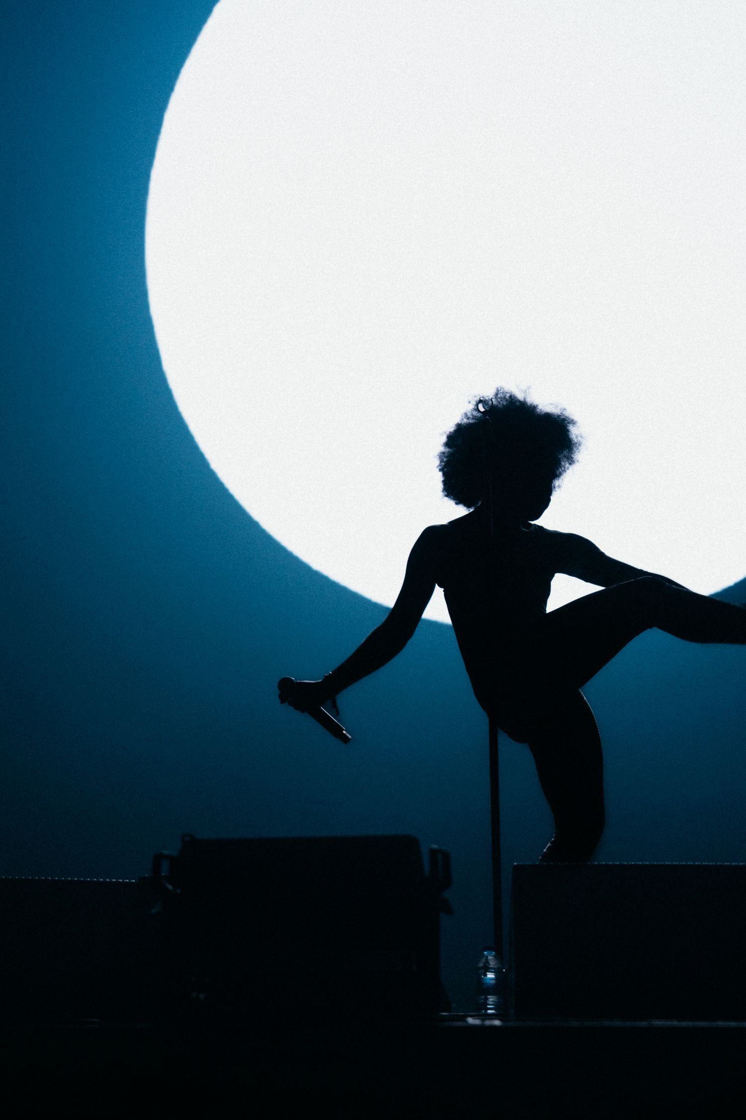 High contrast blue singer - Concert during Nuits Sonores 2023