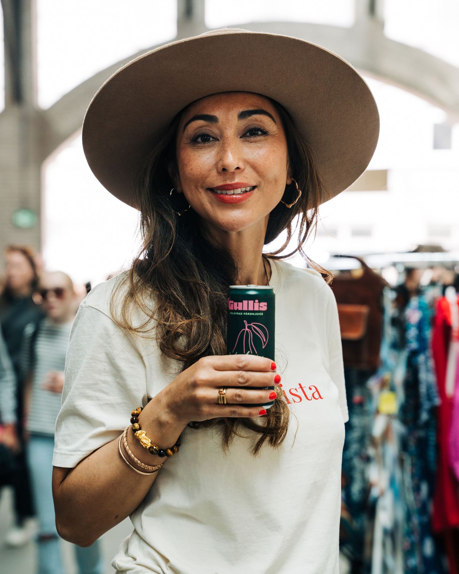 woman holding a can of Gullis pear drink at an event in Stockholm, Sweden. Brand photography and content creation.