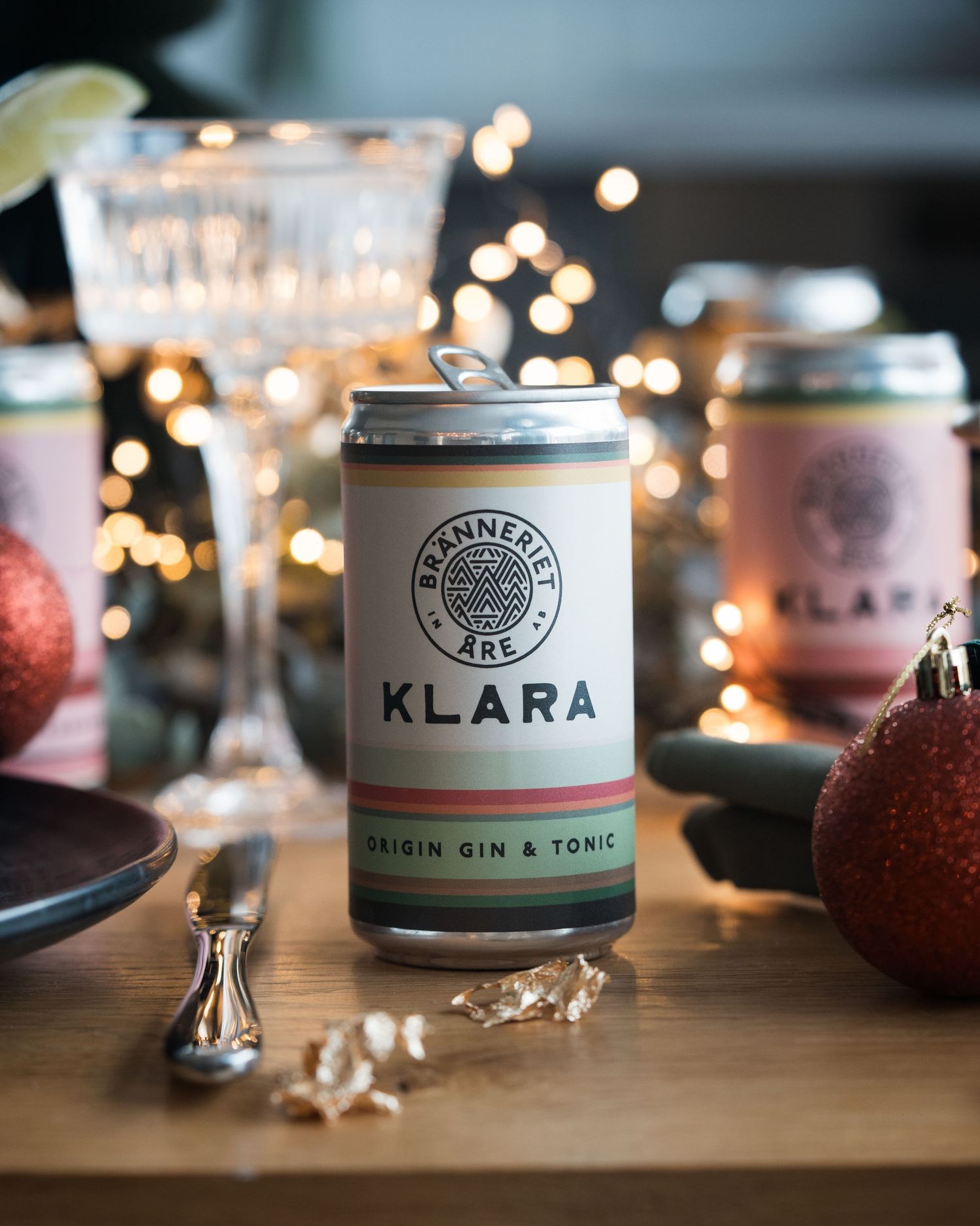 can of Klara gin & tonic for a food and drinks photography shoot in Stockholm. Två gin & tonic mat- och dryckesfotografering