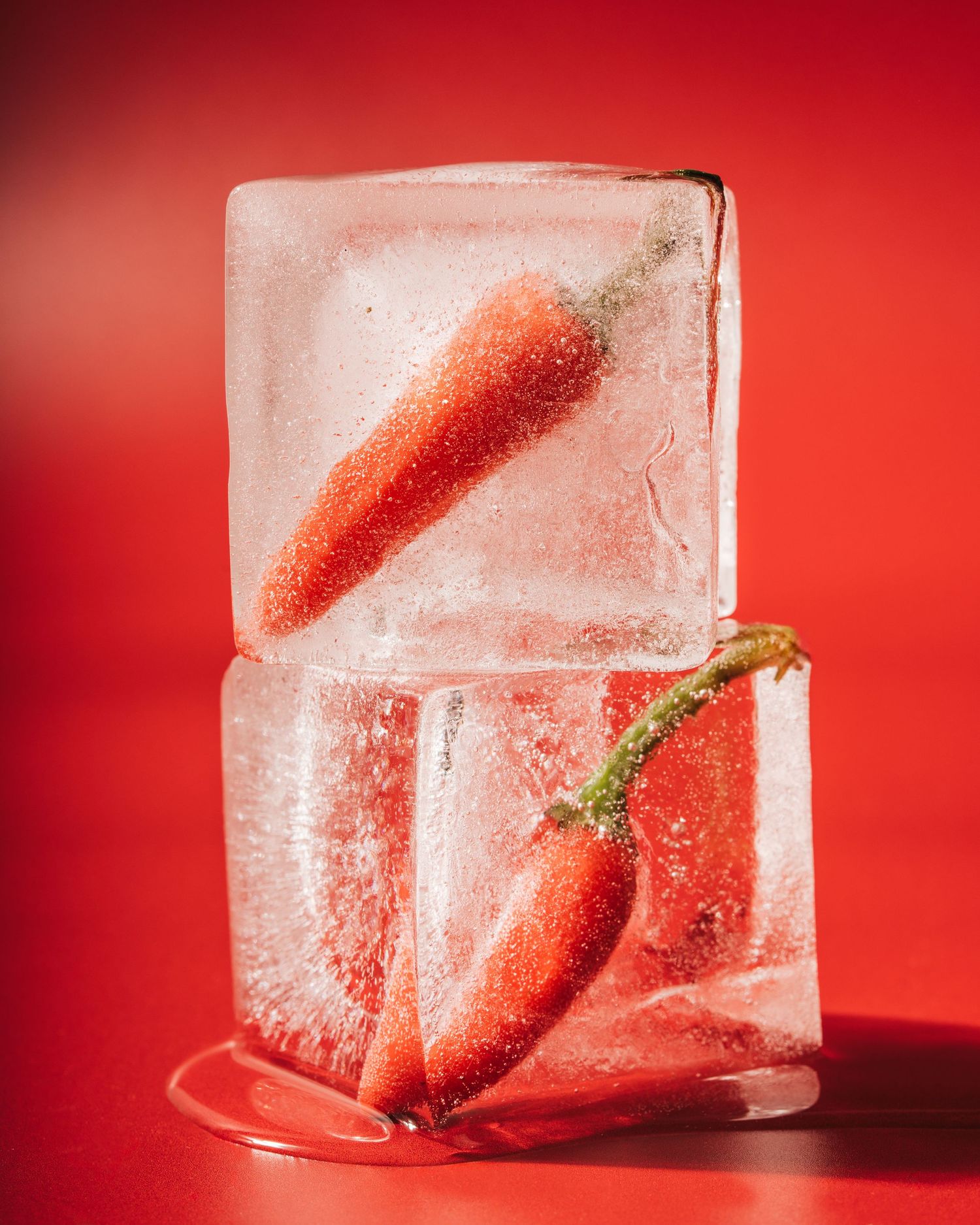 food and drinks photographer stockholm storyteller photographing spicy margarita with ice cubes and chilli