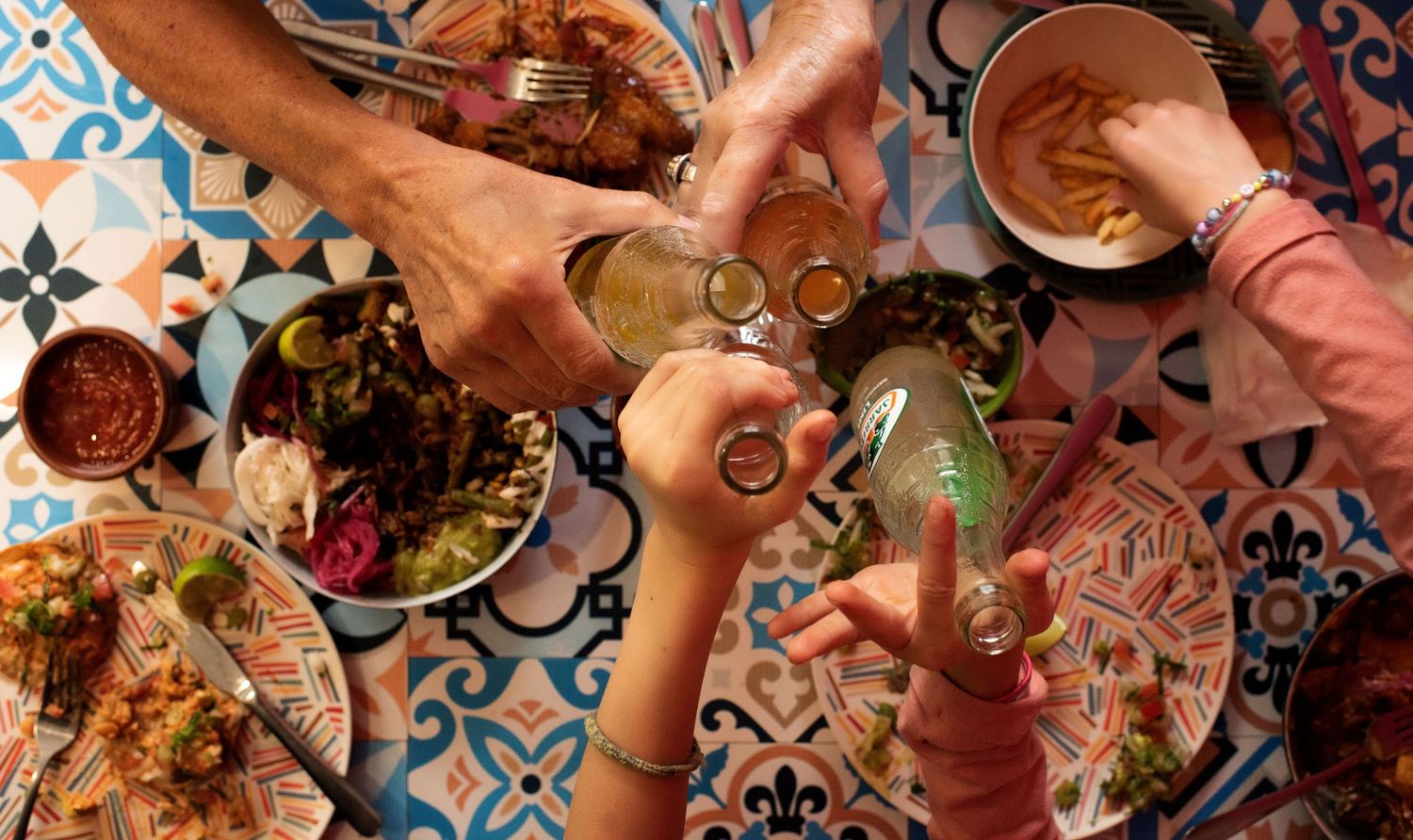 friends and family lifestyle photography for beverage and food brands in Sweden. Marketing images