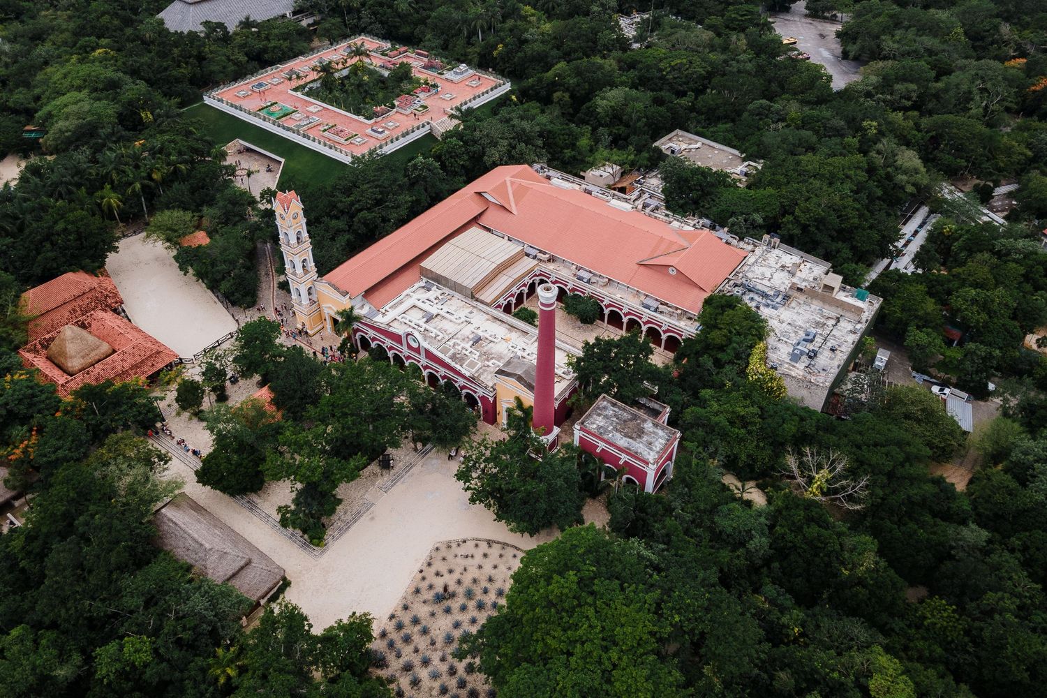 boda en hacienda parque Xcaret toma con drone