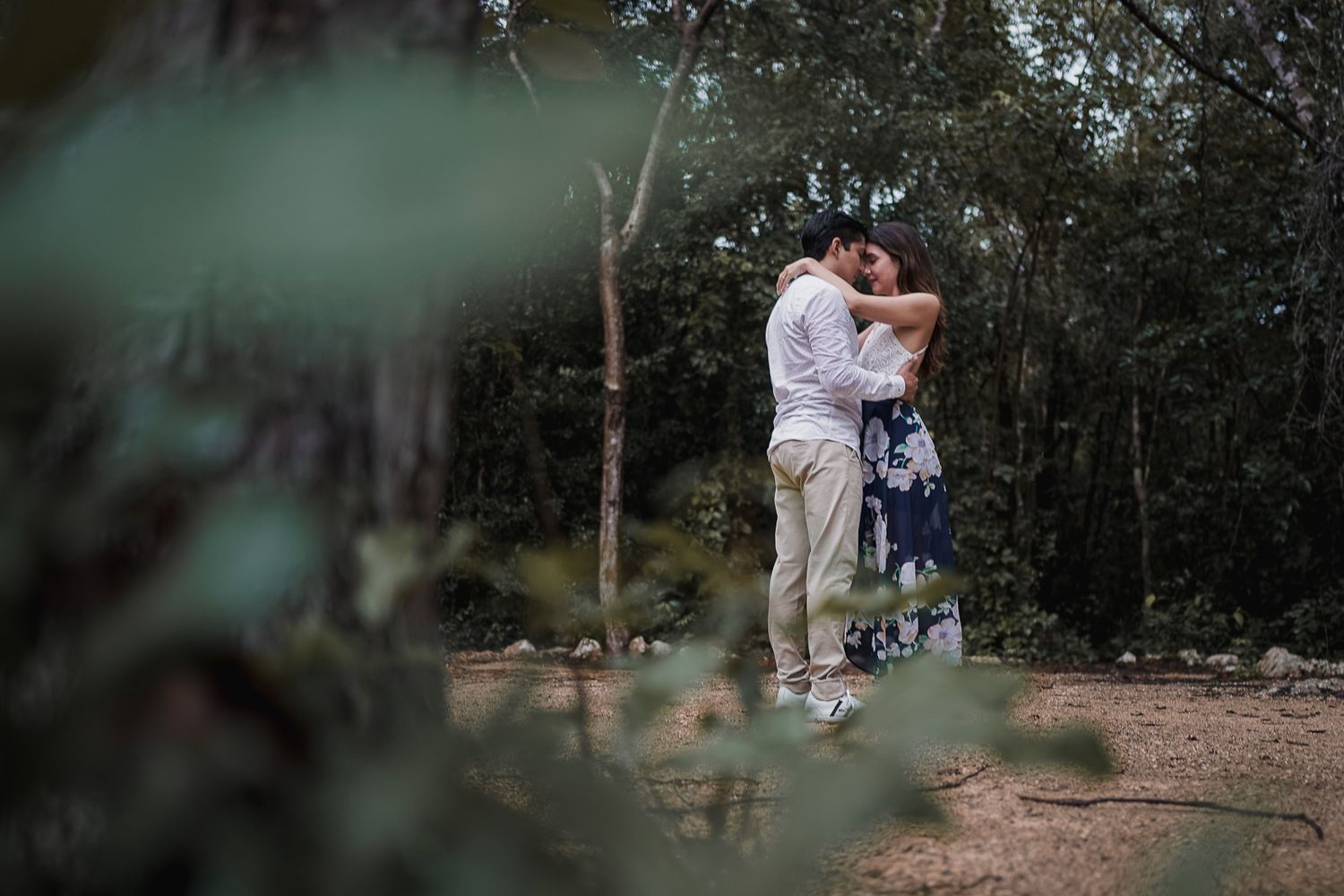 Sesión de pareja en cenote minotauro