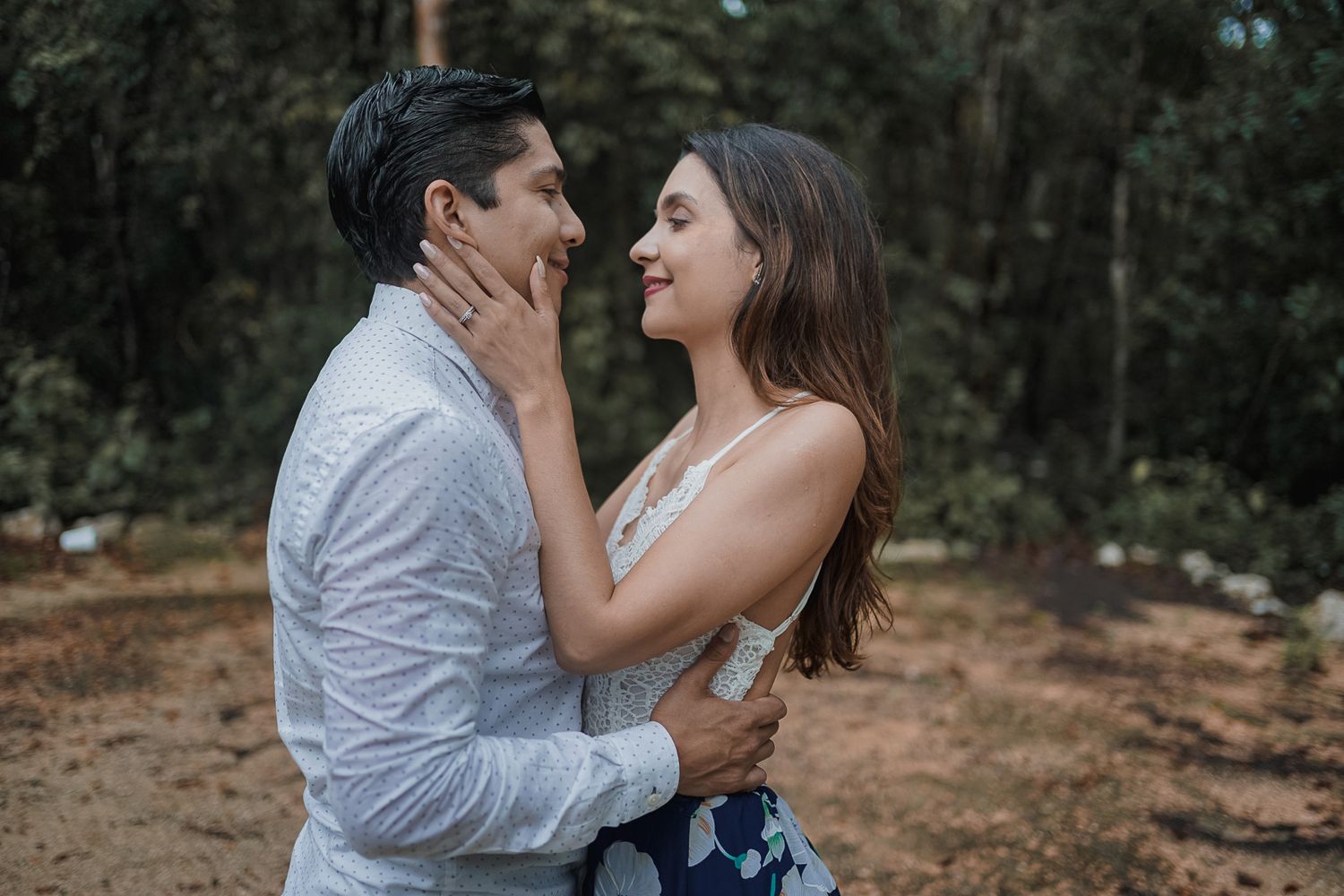 Sesión de pareja en cenote minotauro
