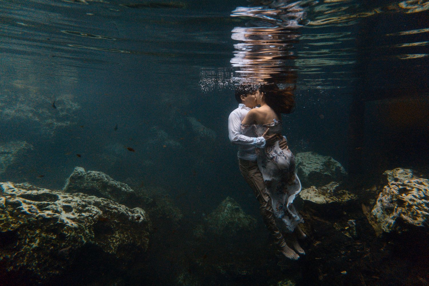 sesión subacuática en cenote de la riviera maya