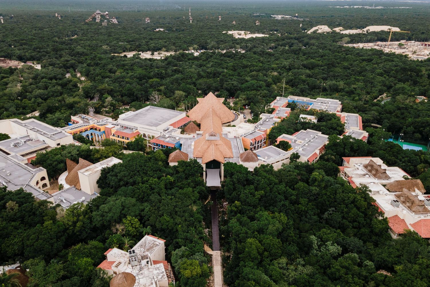 foto con drone del hotel occidental Xcaret