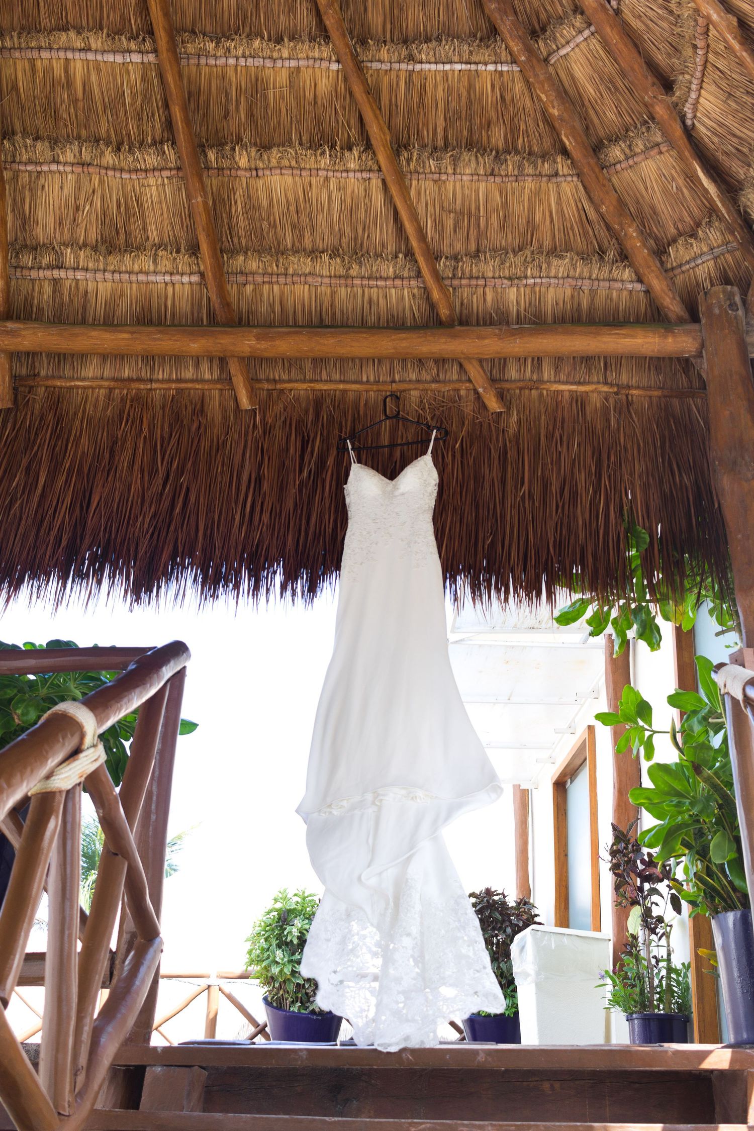 Boda en Mandala Beach Club vestido de novia