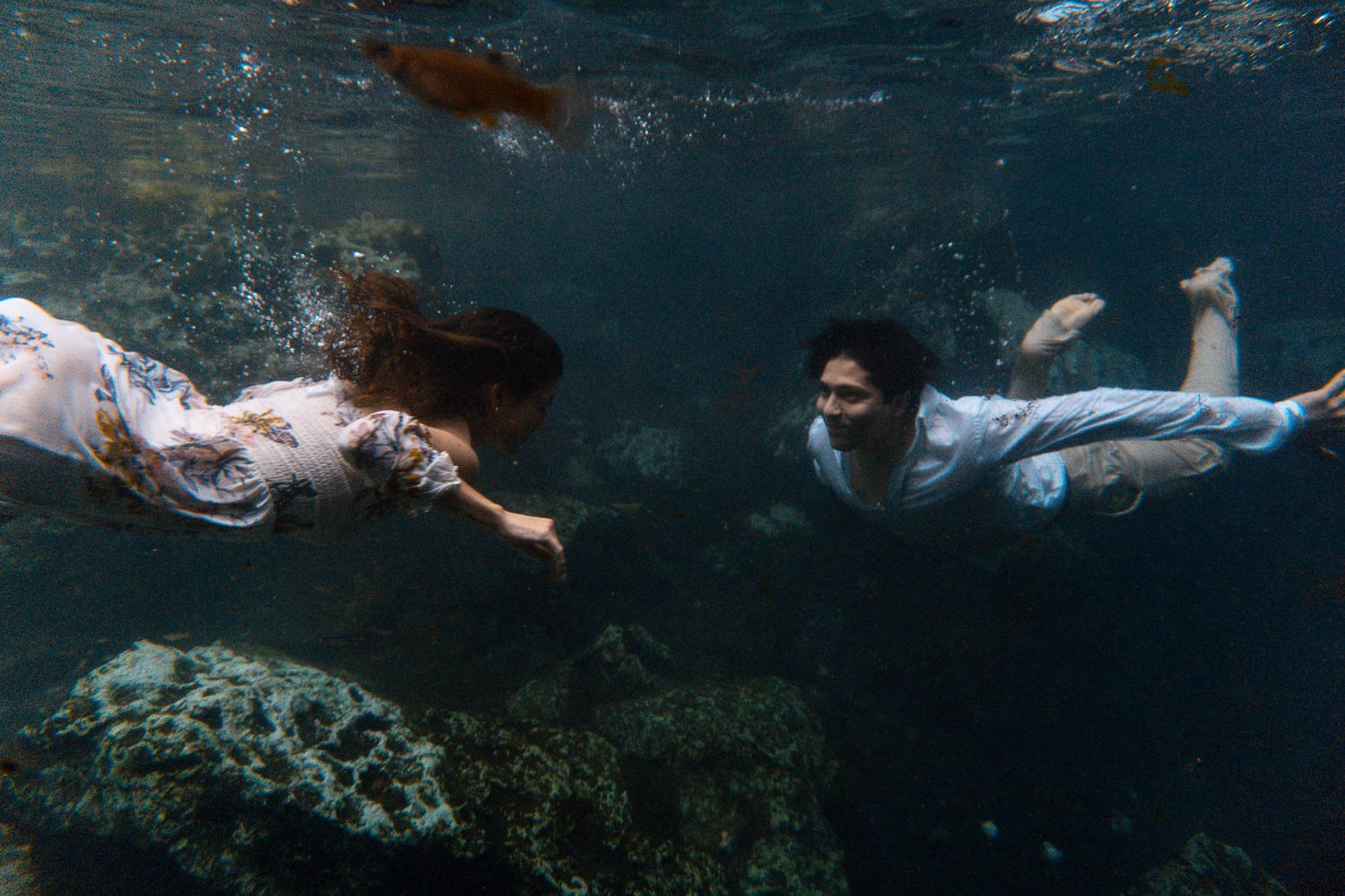 sesión subacuática en cenote de la riviera maya