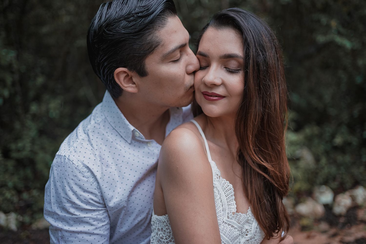 Sesión de pareja en cenote minotauro