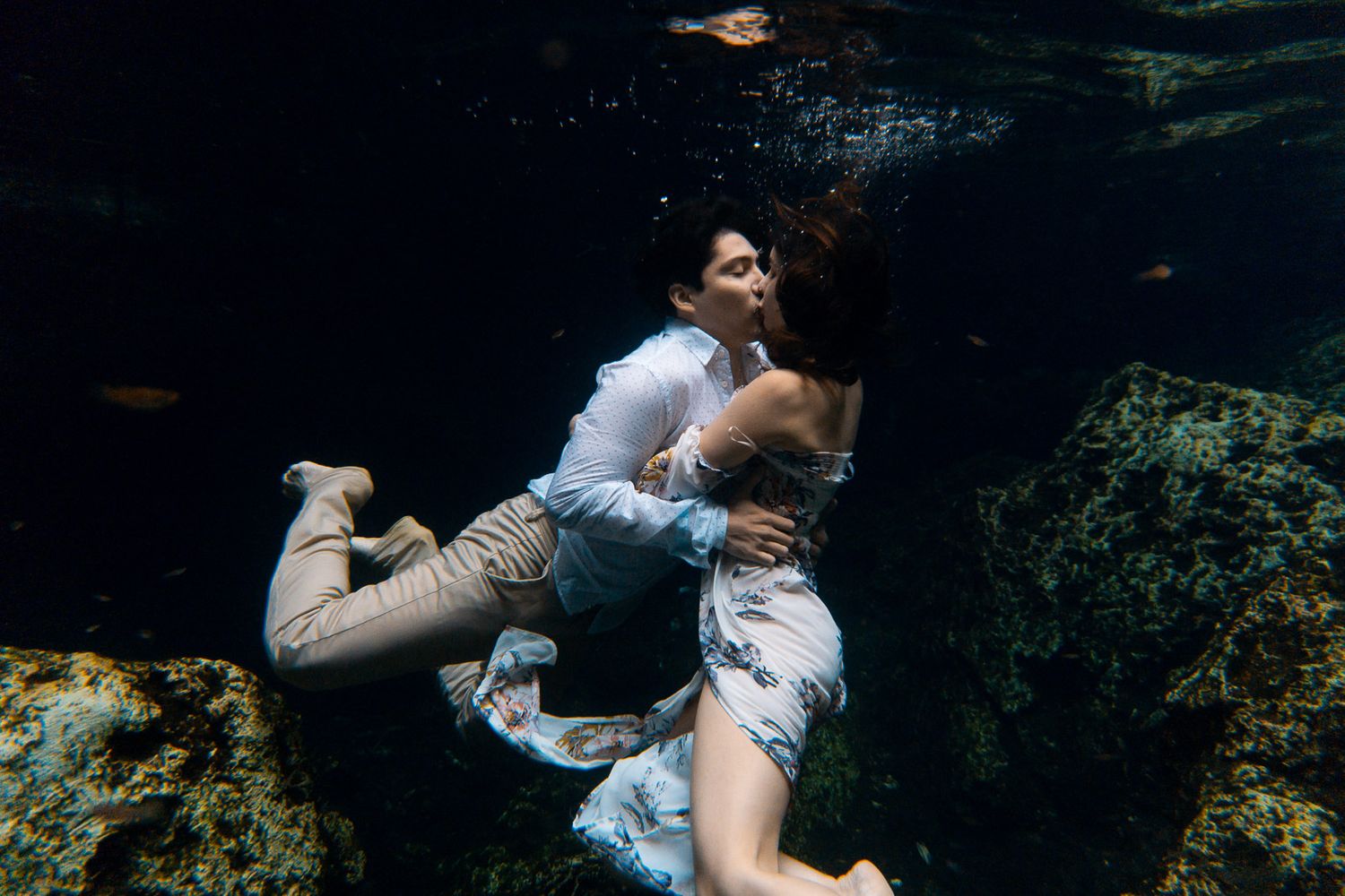 sesión subacuática en cenote de la riviera maya