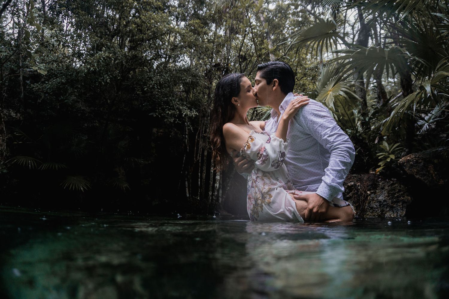 sesión subacuática en cenote de la riviera maya