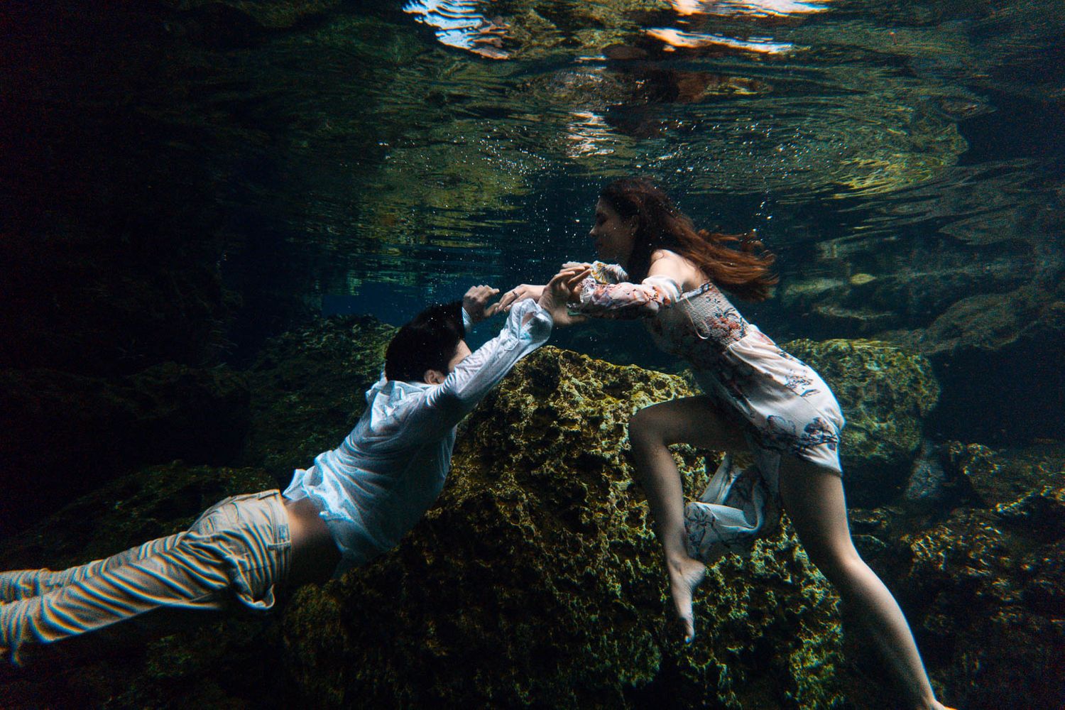 sesión subacuática en cenote de la riviera maya