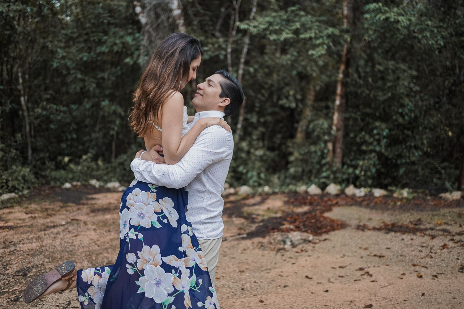 Sesión de pareja en cenote minotauro