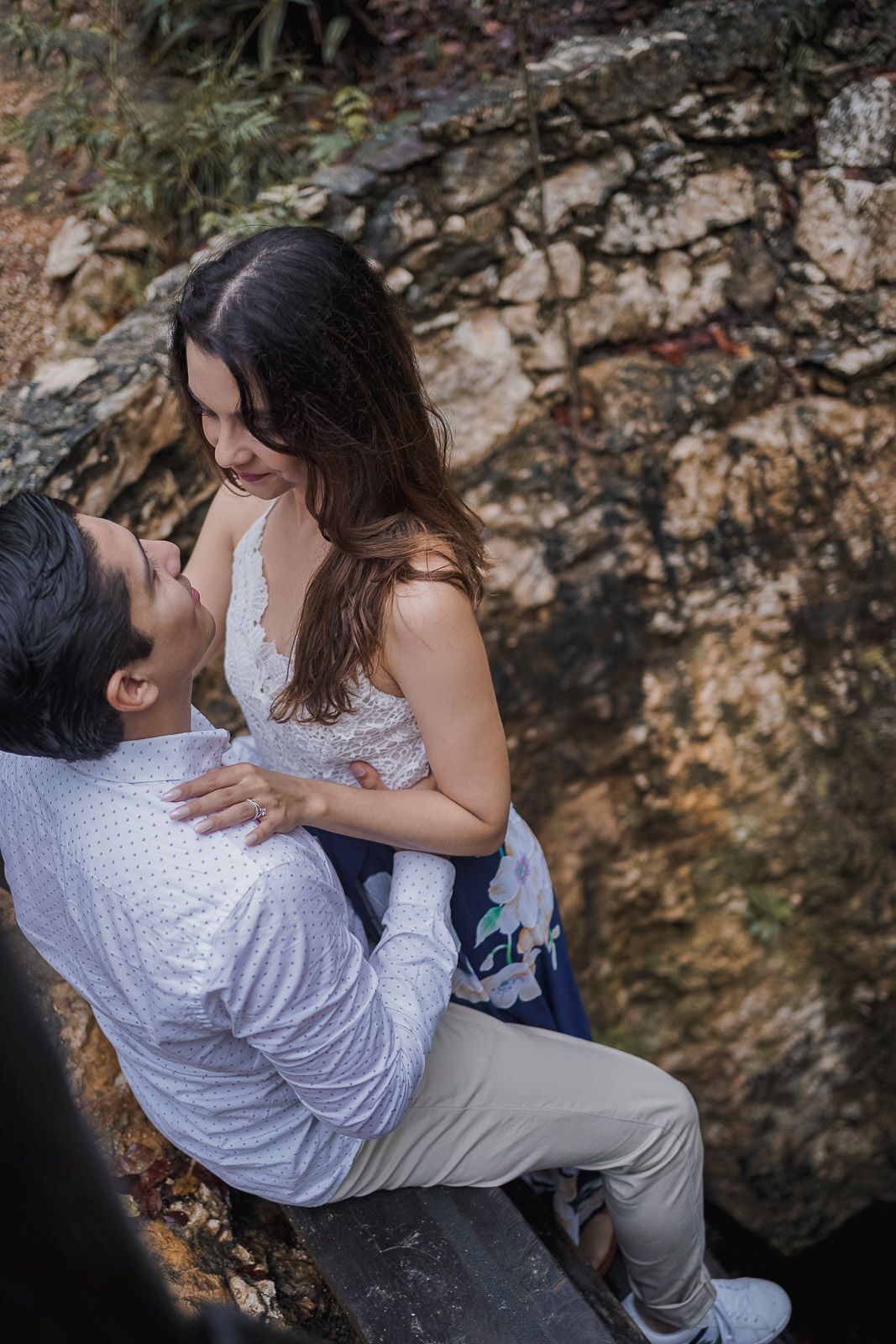 Sesión de pareja en cenote minotauro