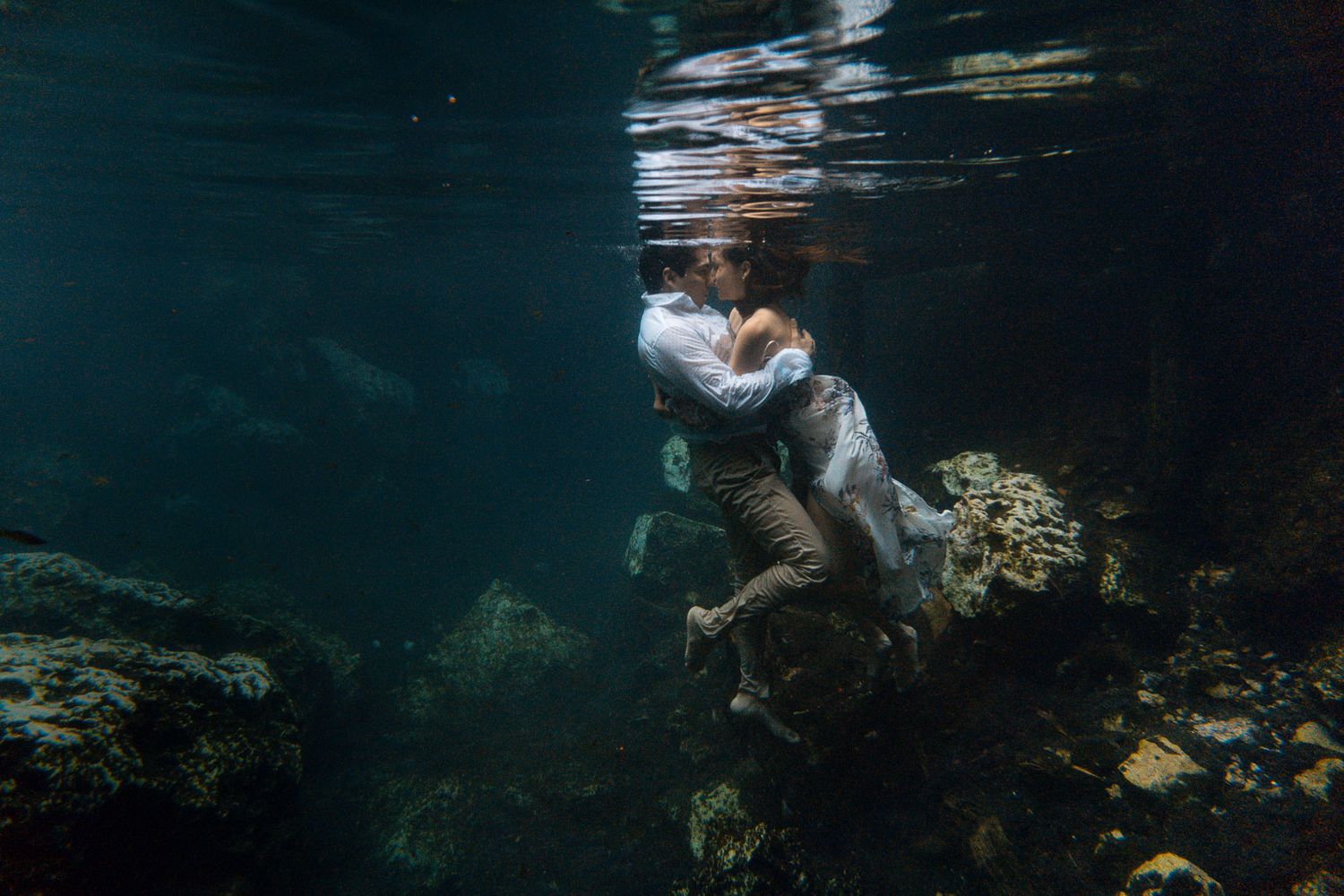 sesión subacuática en cenote de la riviera maya