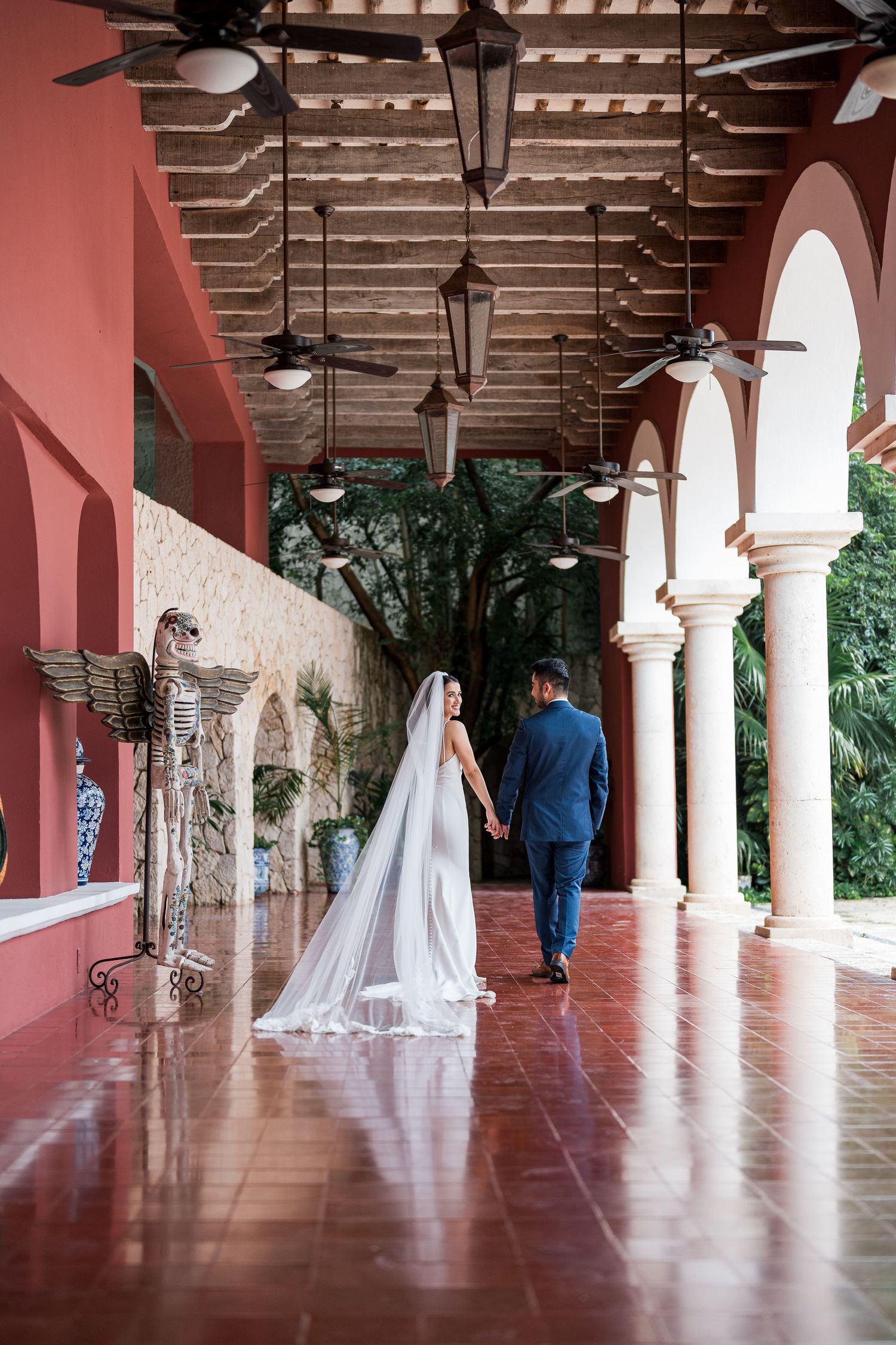 Boda en el parque Xcaret retrato de novios en la hacienda