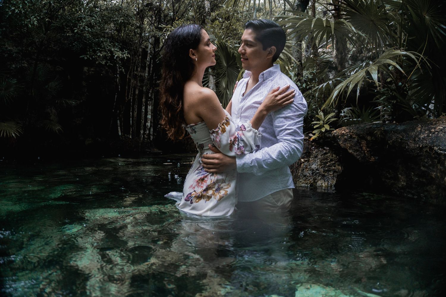 sesión subacuática en cenote de la riviera maya