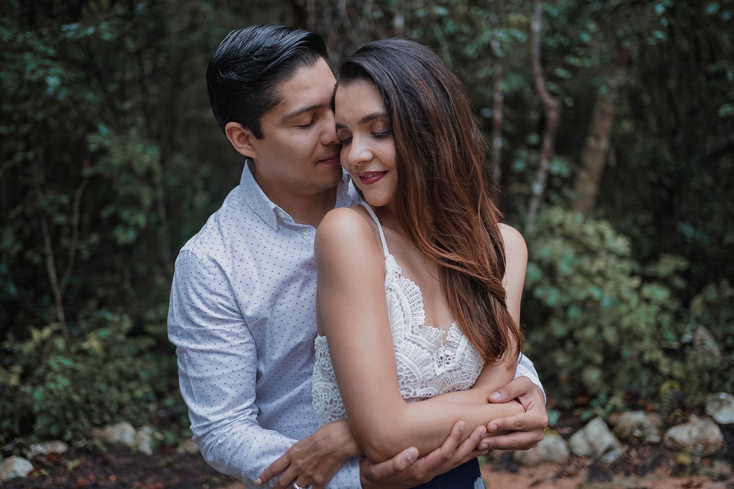 Sesión de pareja en cenote minotauro