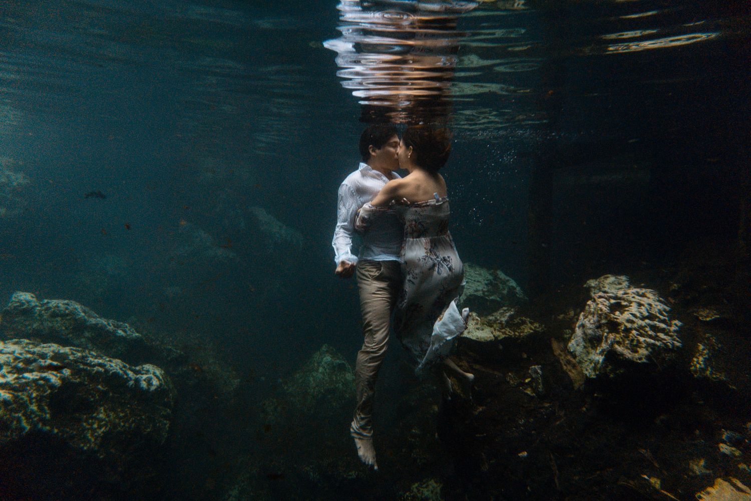 sesión subacuática en cenote de la riviera maya