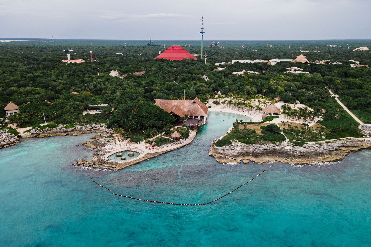 foto con drone del hotel occidental Xcaret