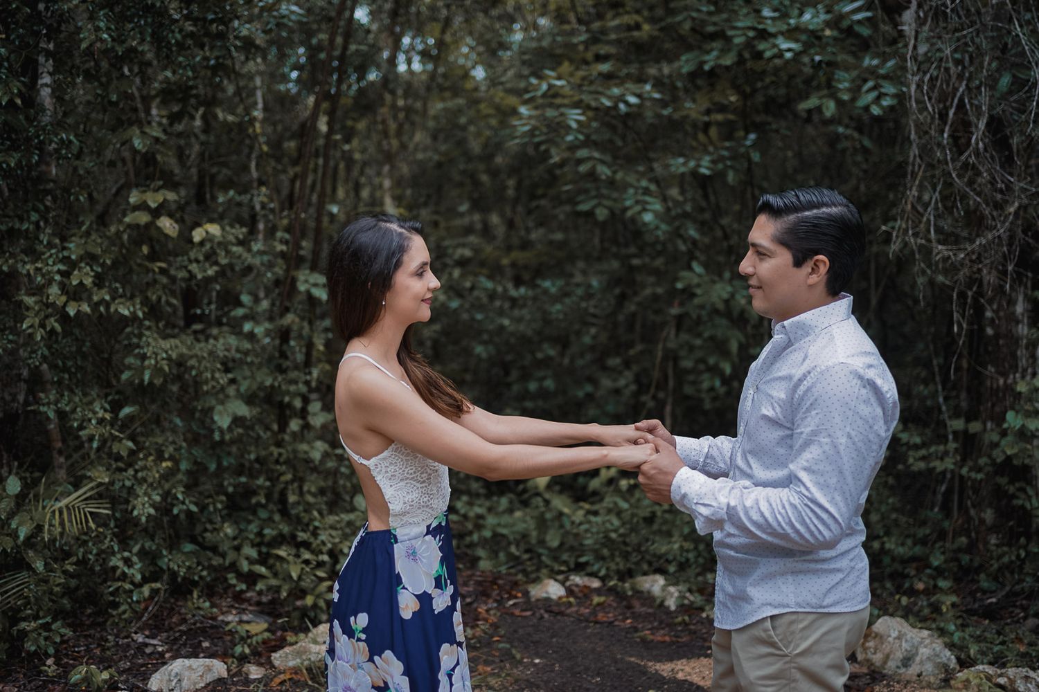 Sesión de pareja en cenote minotauro