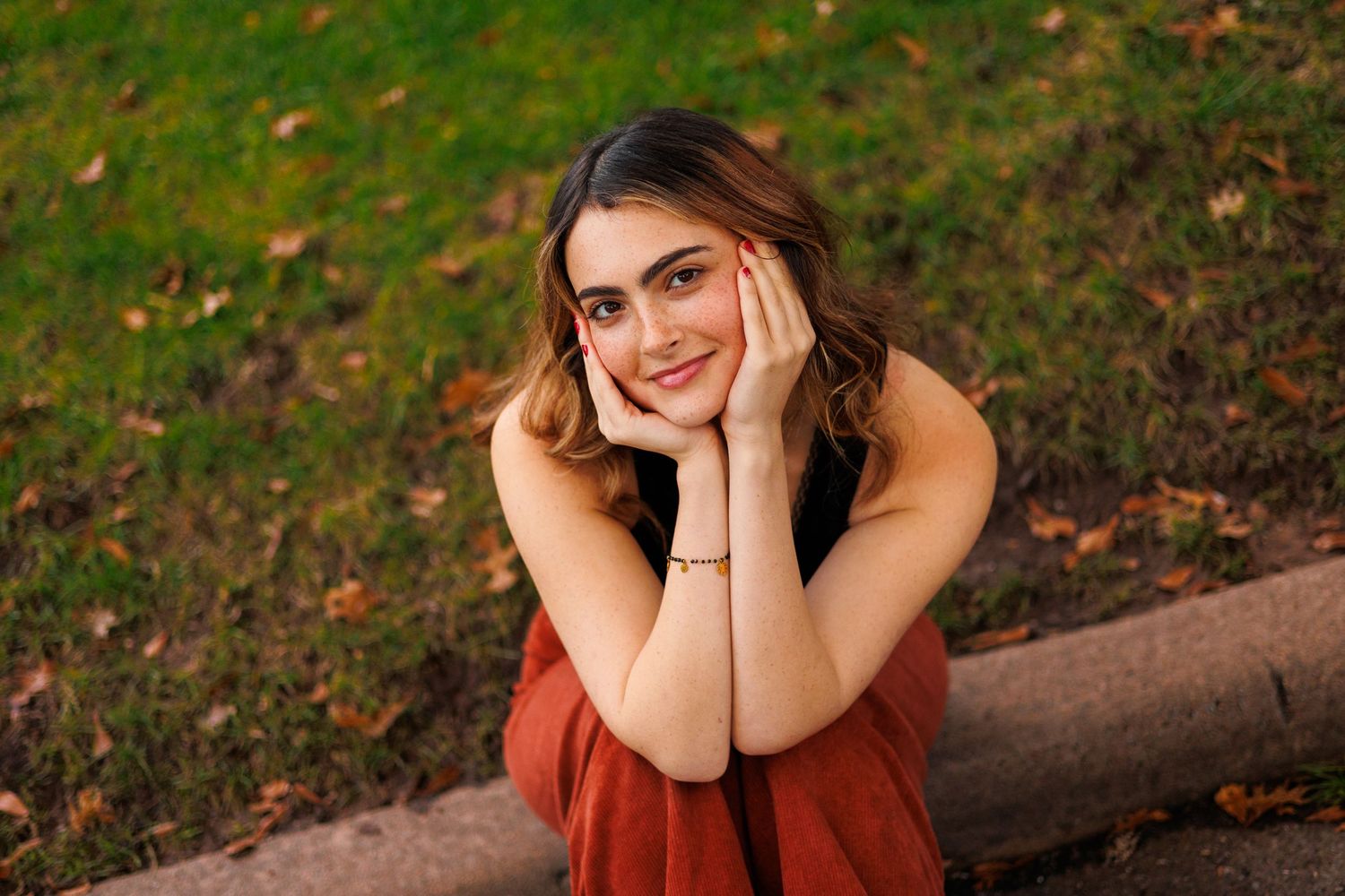 Autumn portrait session in a park with warm golden lighting.