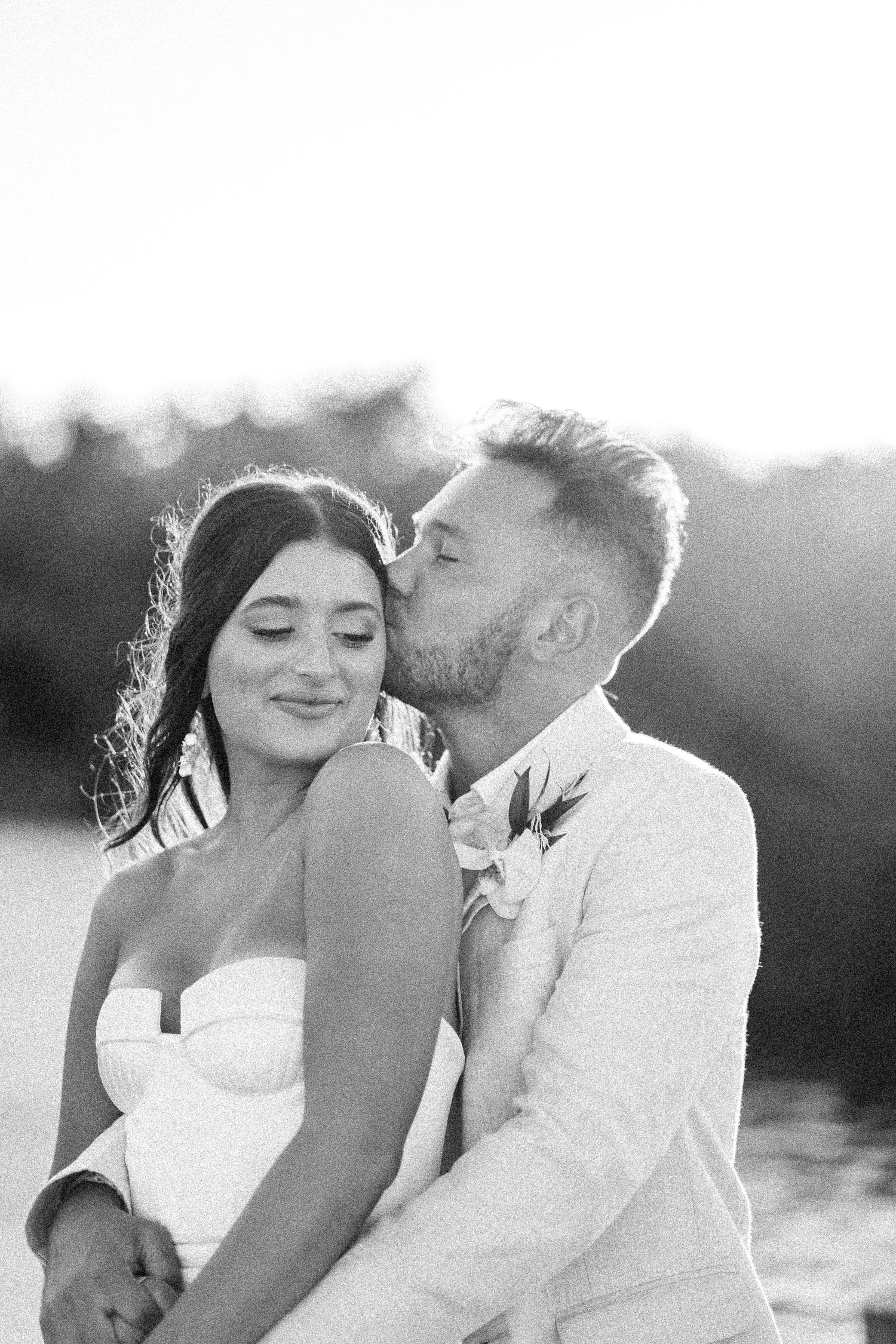 Wedding photographer in Delphi, Indiana capturing destination wedding moments at Tree House Vero Beach, Florida