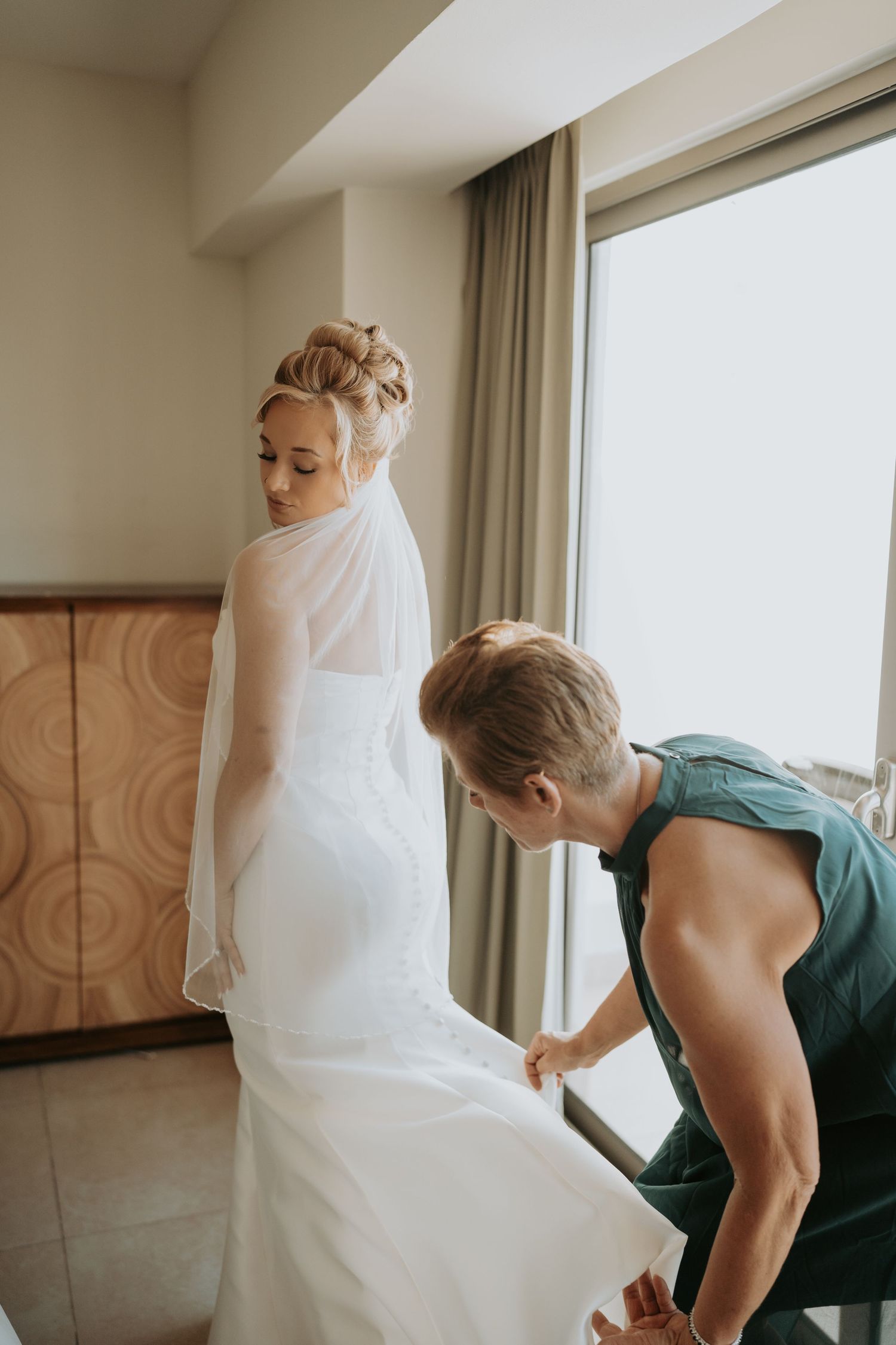 Wedding photographer in Delphi, Indiana capturing destination wedding moments in Cancun, Mexico