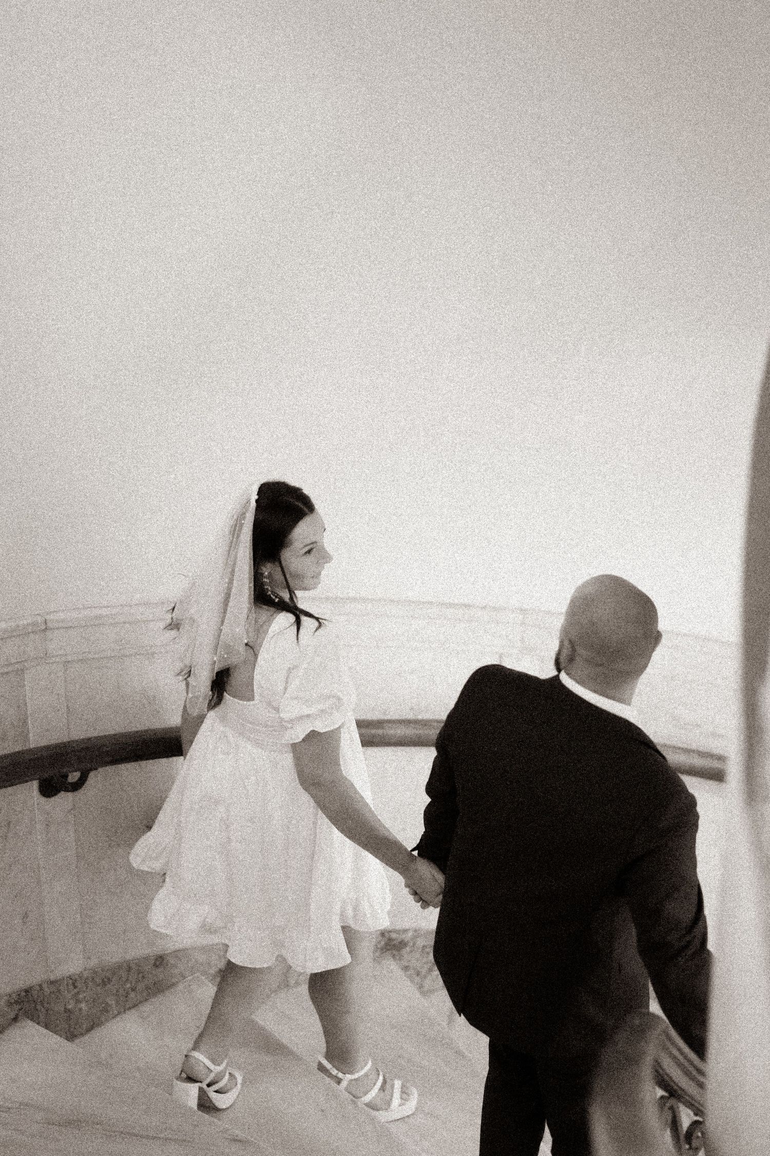 Wedding photographer in Delphi, Indiana capturing courthouse elopement moments at Carroll County Courthouse, Delphi Indiana