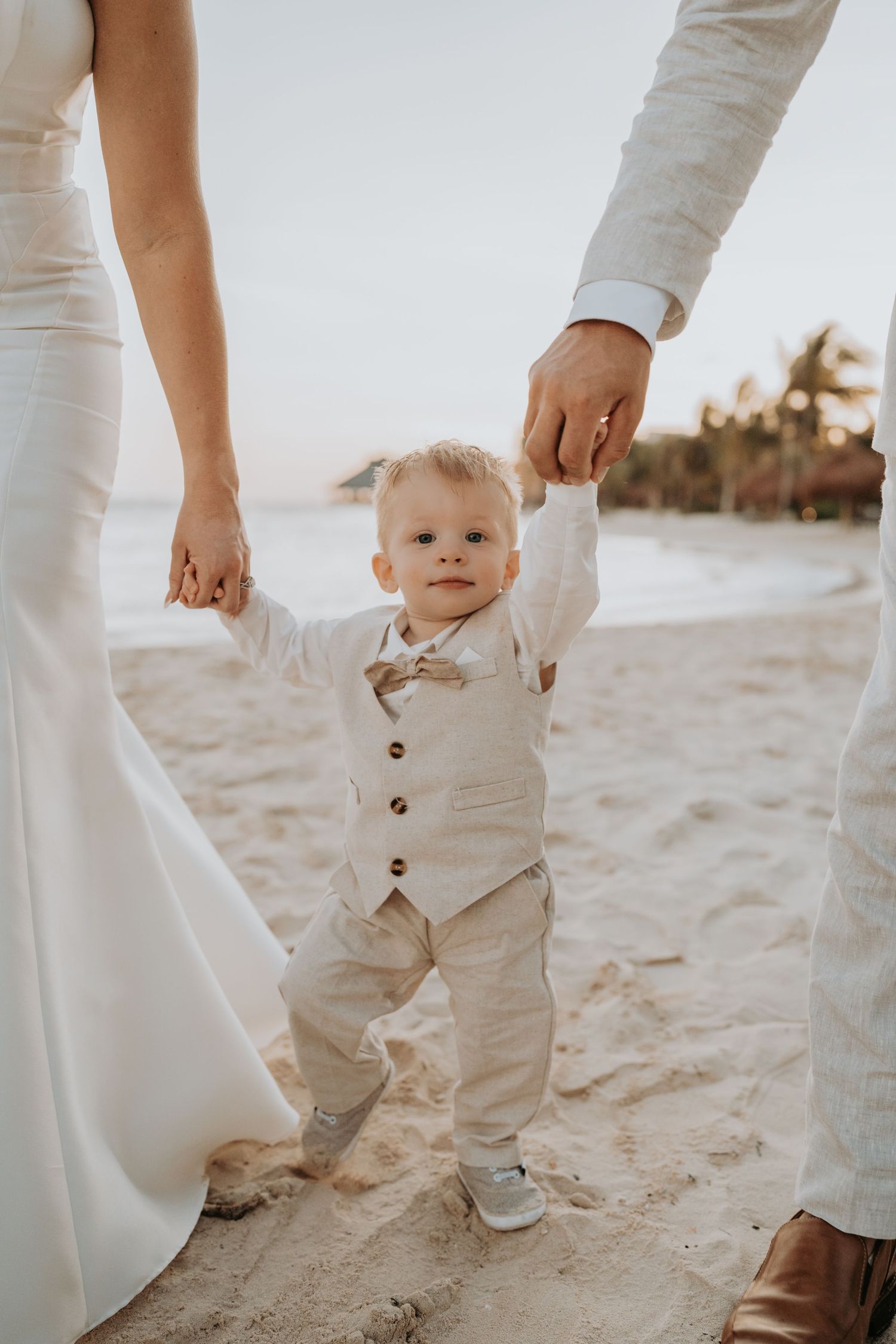 Wedding photographer in Delphi, Indiana capturing destination wedding moments in Cancun, Mexico