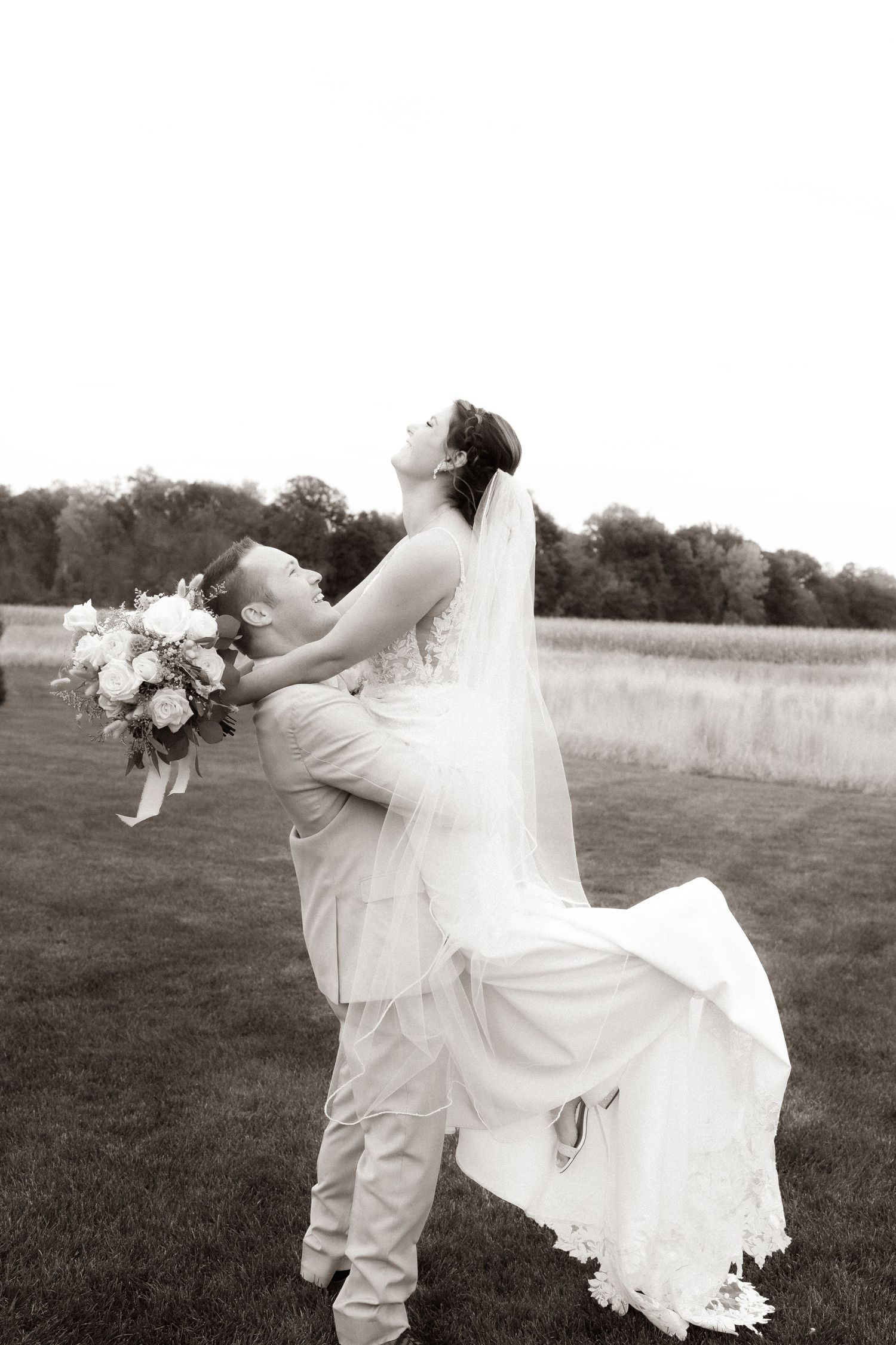 Wedding photographer in Delphi, Indiana capturing wedding moments at New Journey Farms, Lafayette Indiana